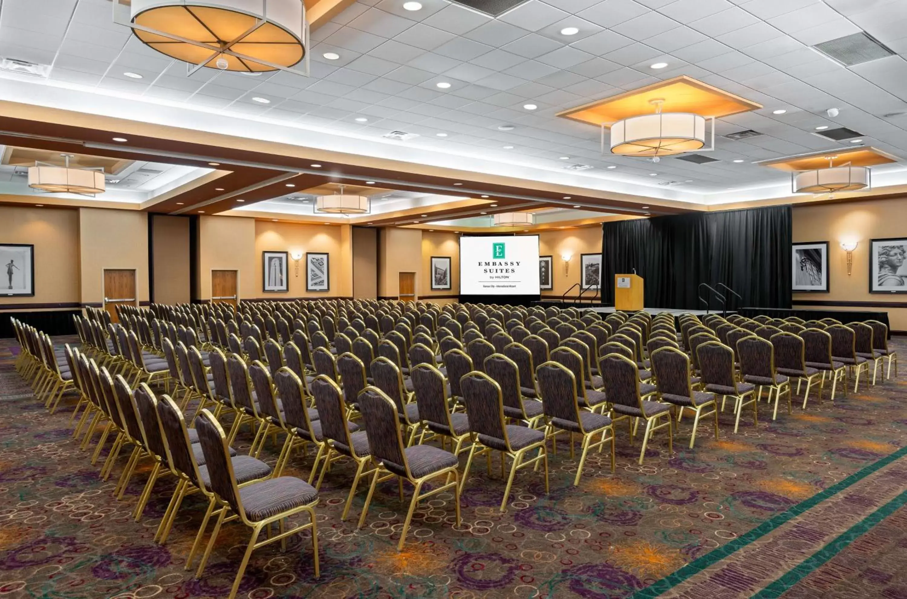 Meeting/conference room in Embassy Suites by Hilton Kansas City International Airport