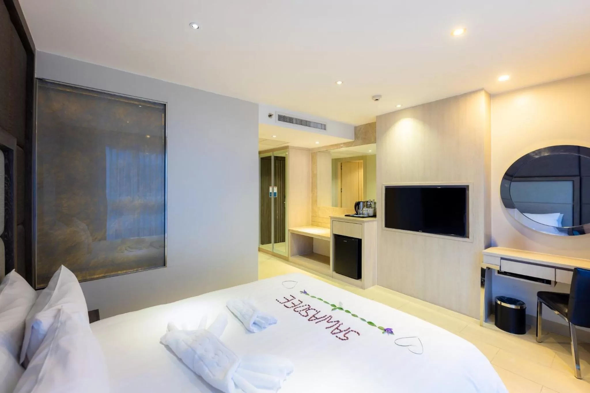 Bedroom, Bed in Shilat Avenue Pattaya