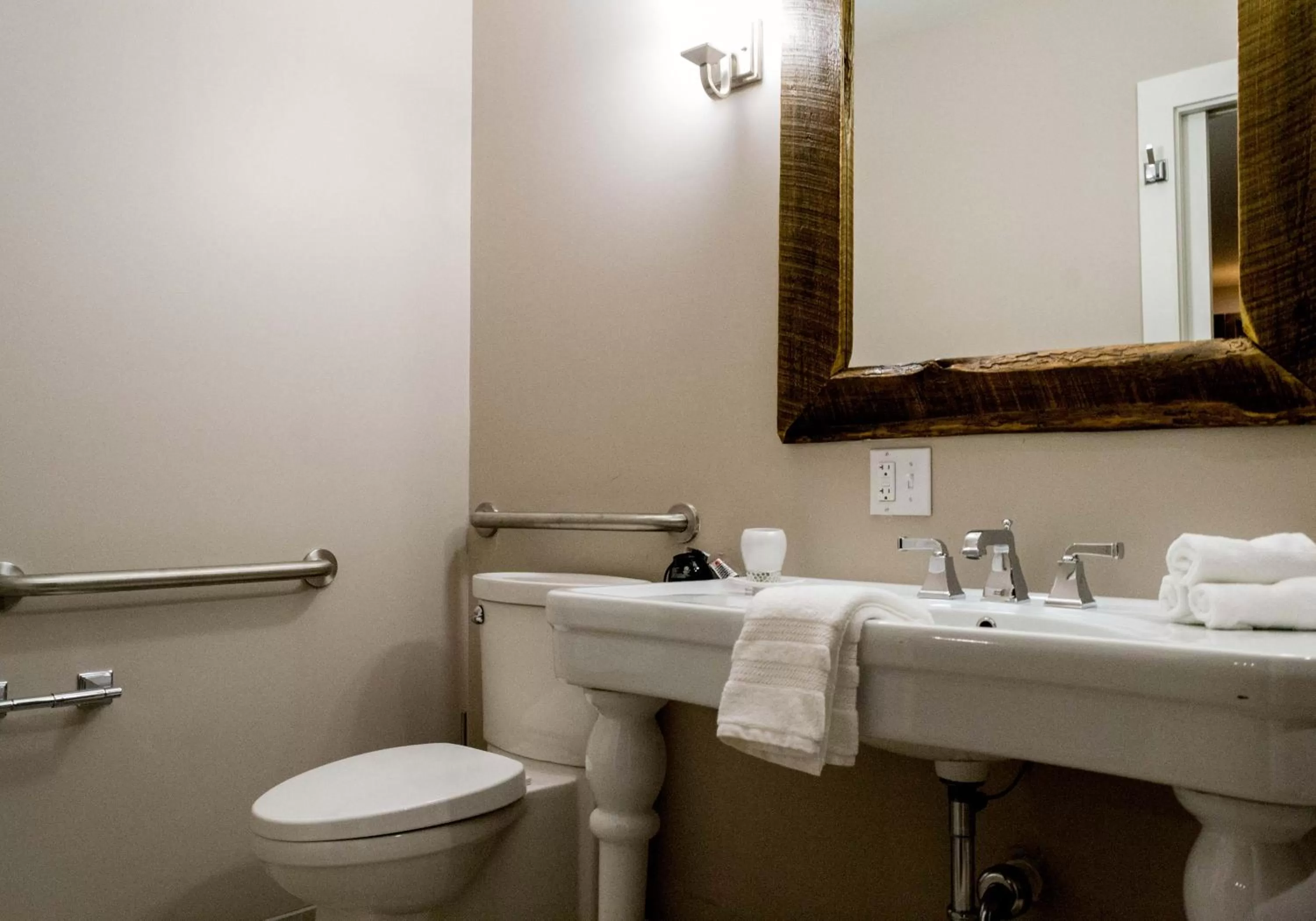 Bathroom in Lake Placid Inn: Residences