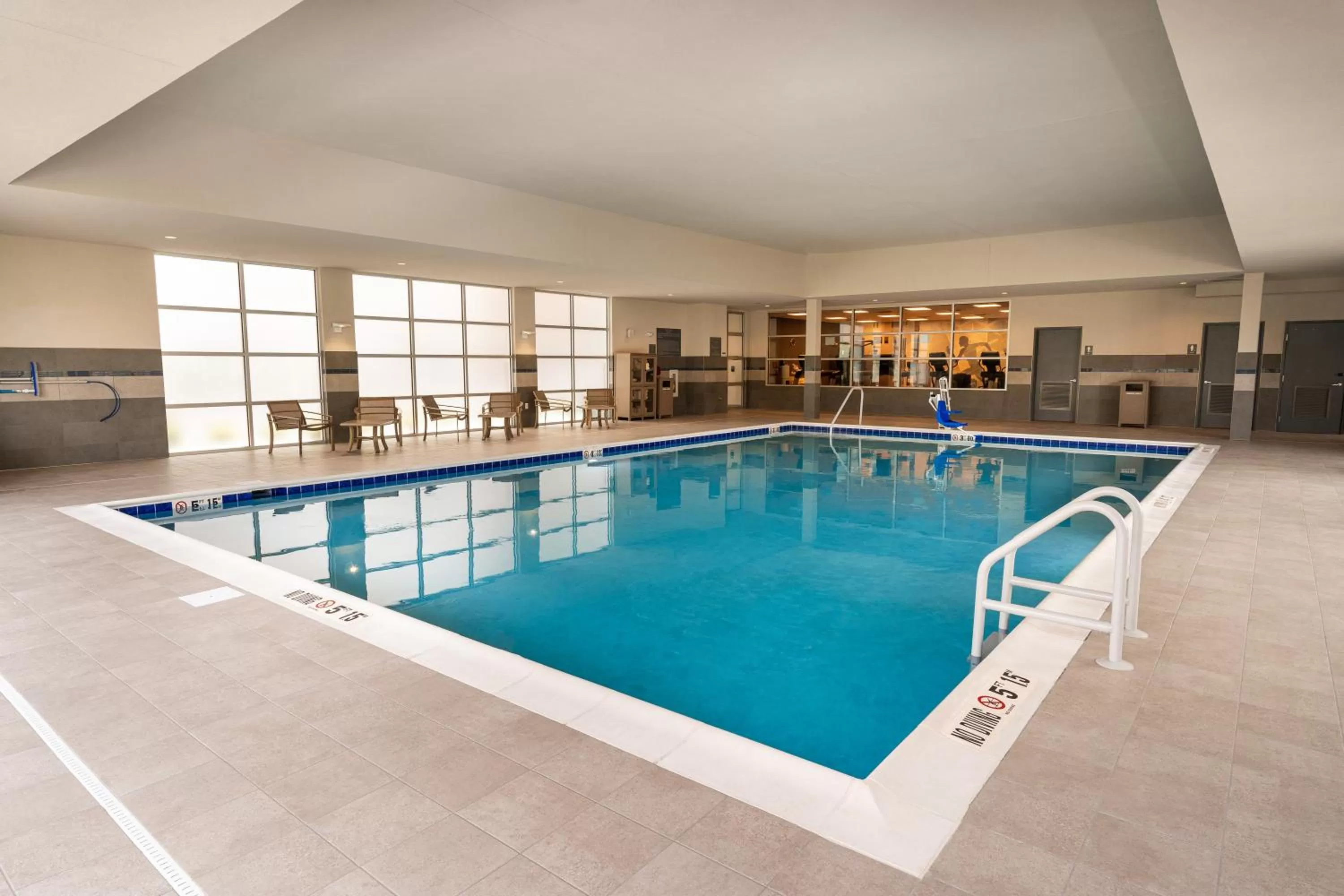 Swimming pool in Hyatt House Nashville Airport