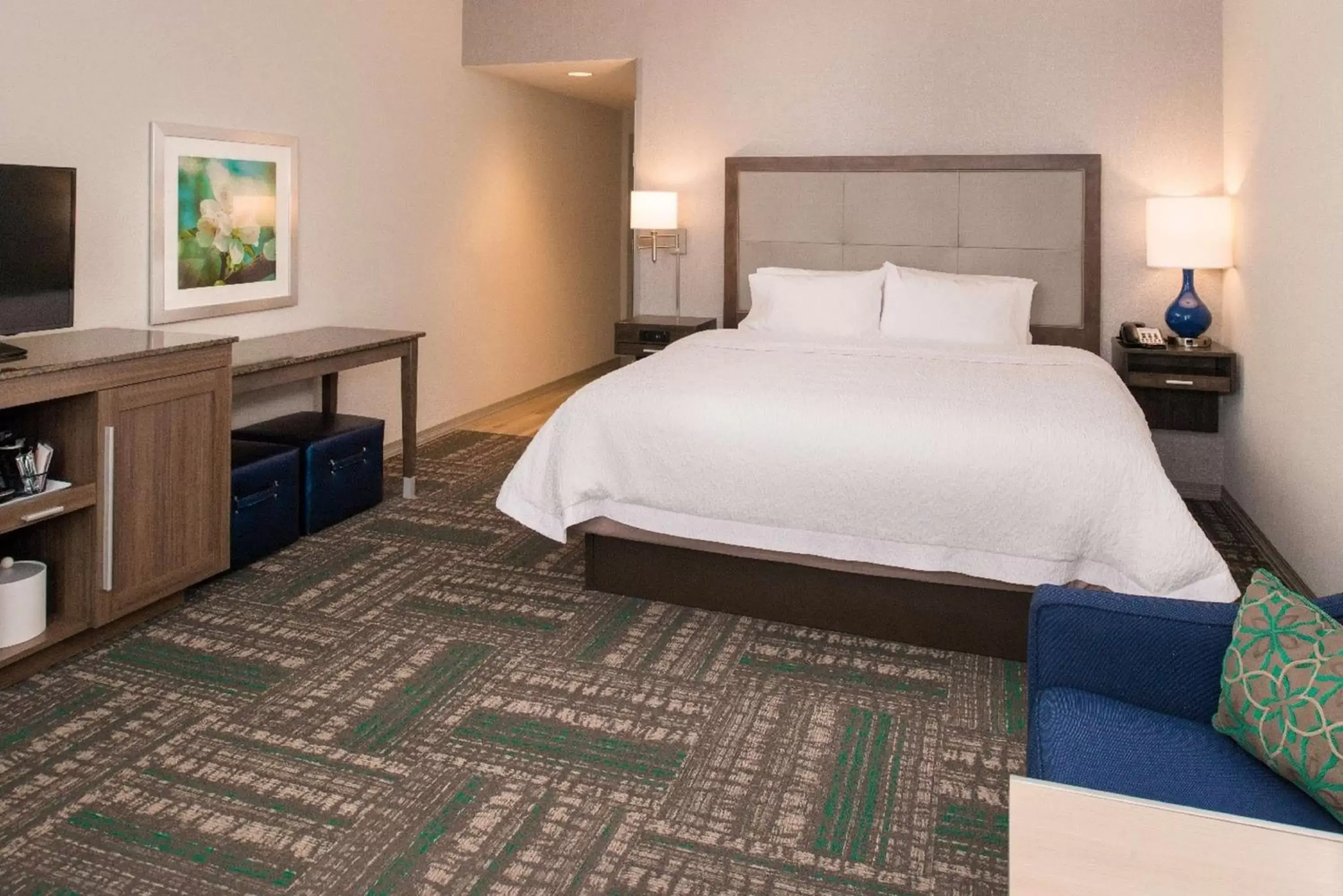King Room with Sofa Bed - Hearing Accessible/Non-Smoking in Hampton Inn - Paragould King Room with Sofa Bed - Hearing Accessible/Non-Smoking in Hampton Inn - Paragould