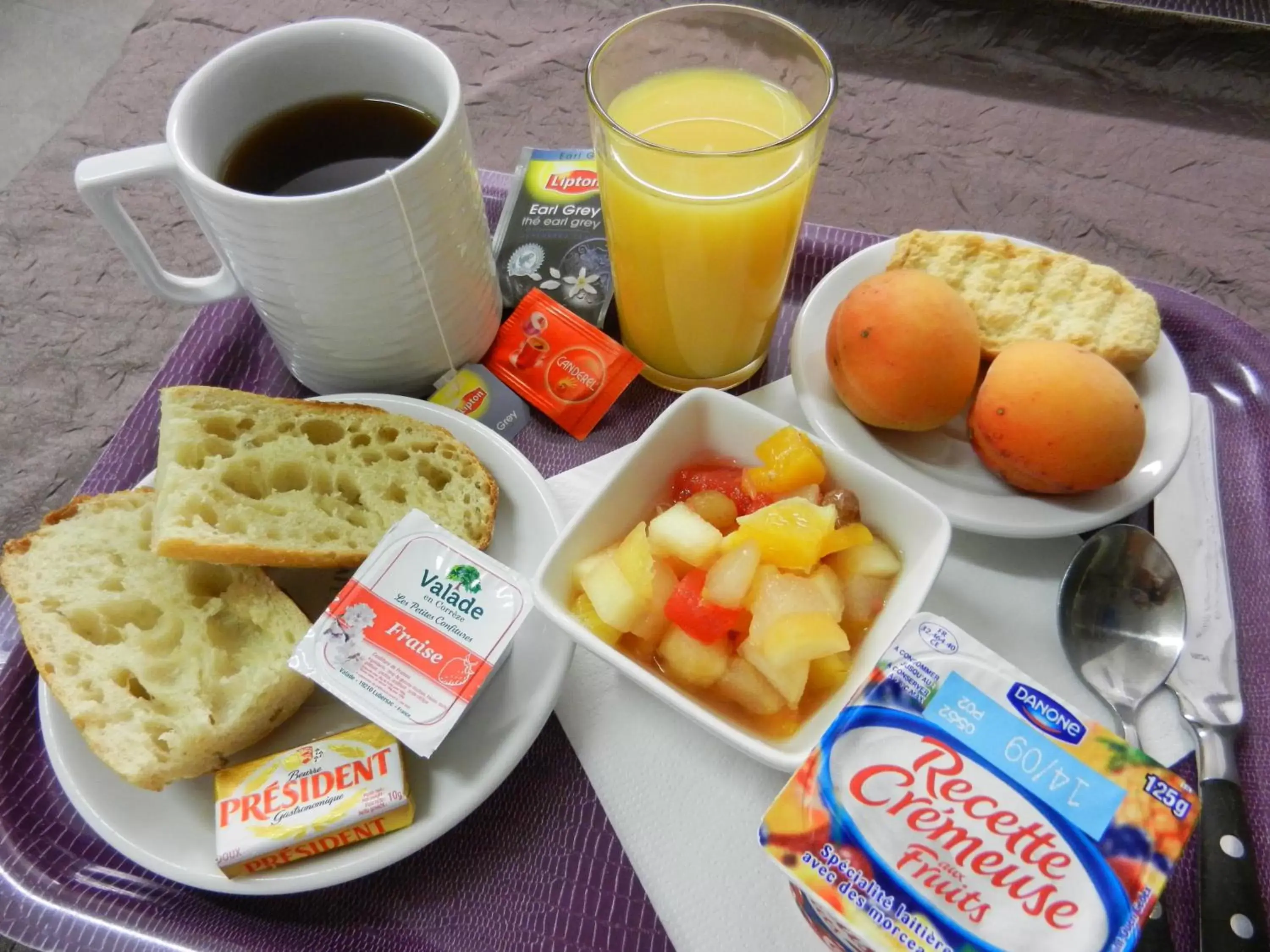 Breakfast in L'HÔTEL de CHARTRES