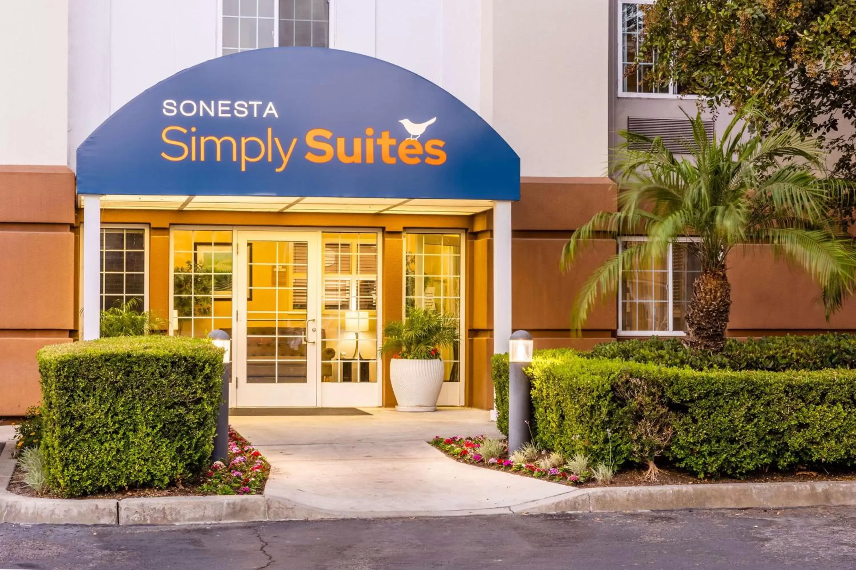 Facade/entrance, Property Building in Sonesta Simply Suites Irvine East Foothill