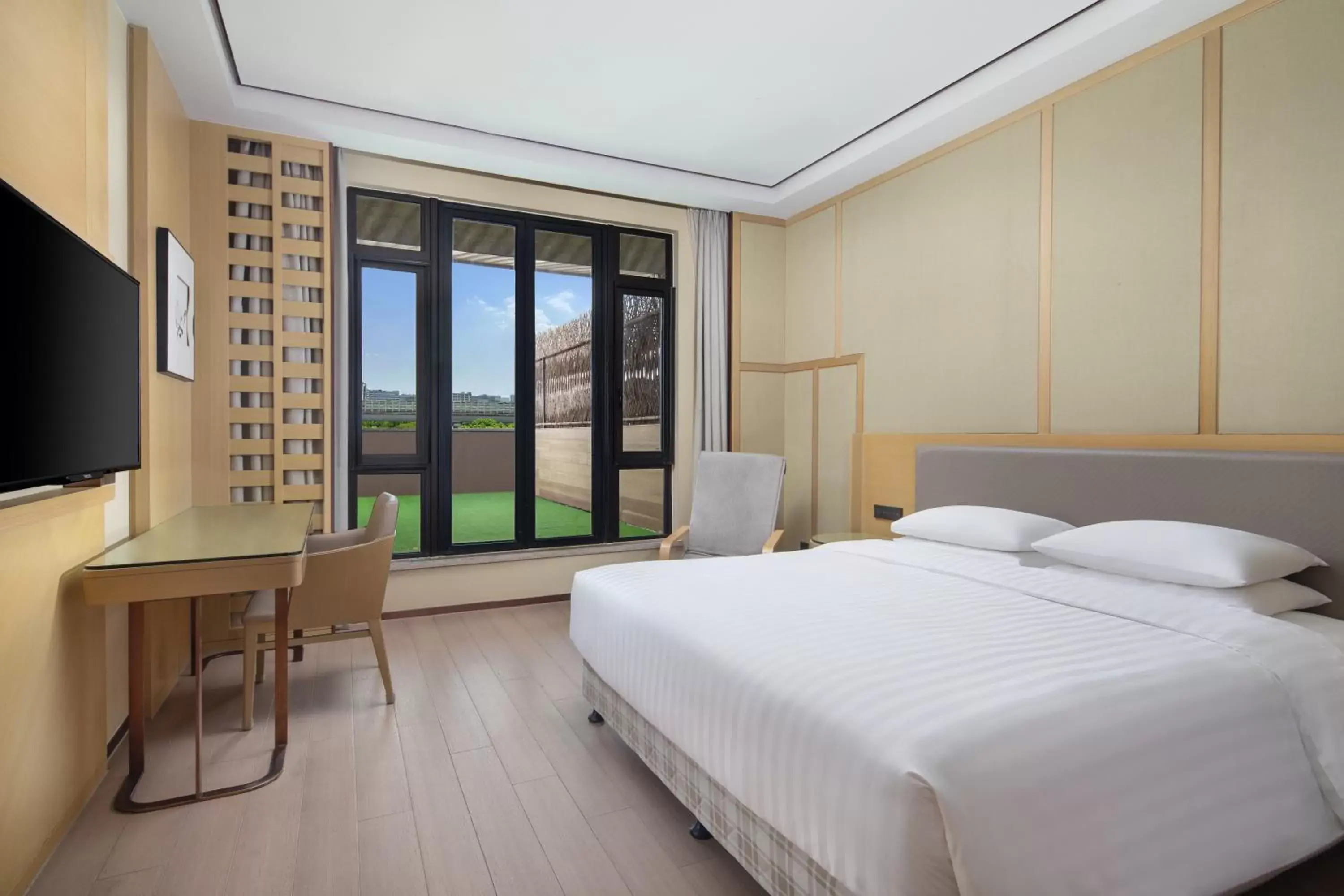 King Room with Balcony in Courtyard by Marriott Shanghai International Tourism and Resorts Zone King Room with Balcony in Courtyard by Marriott Shanghai International Tourism and Resorts Zone