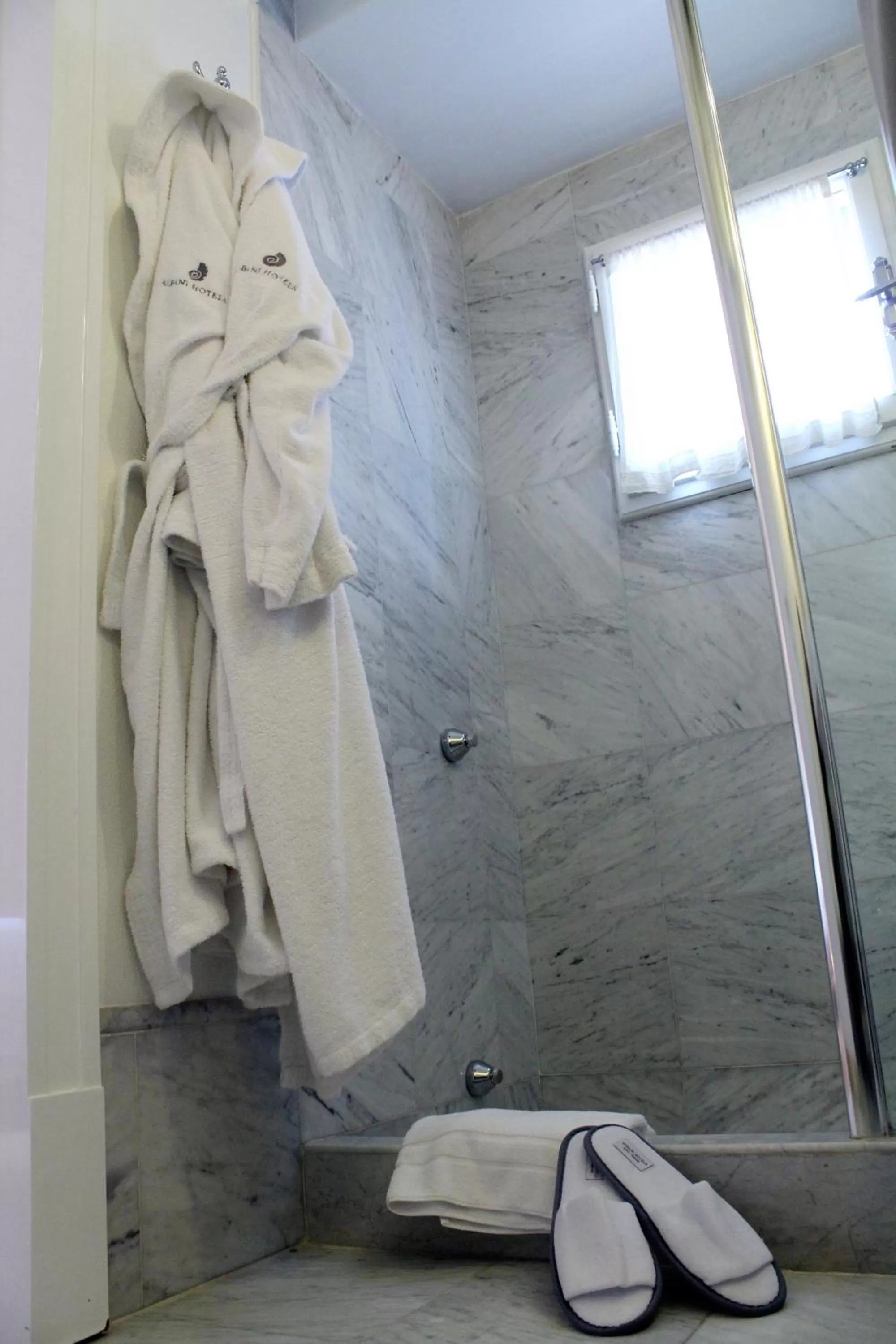 Shower in Hotel Albani Firenze
