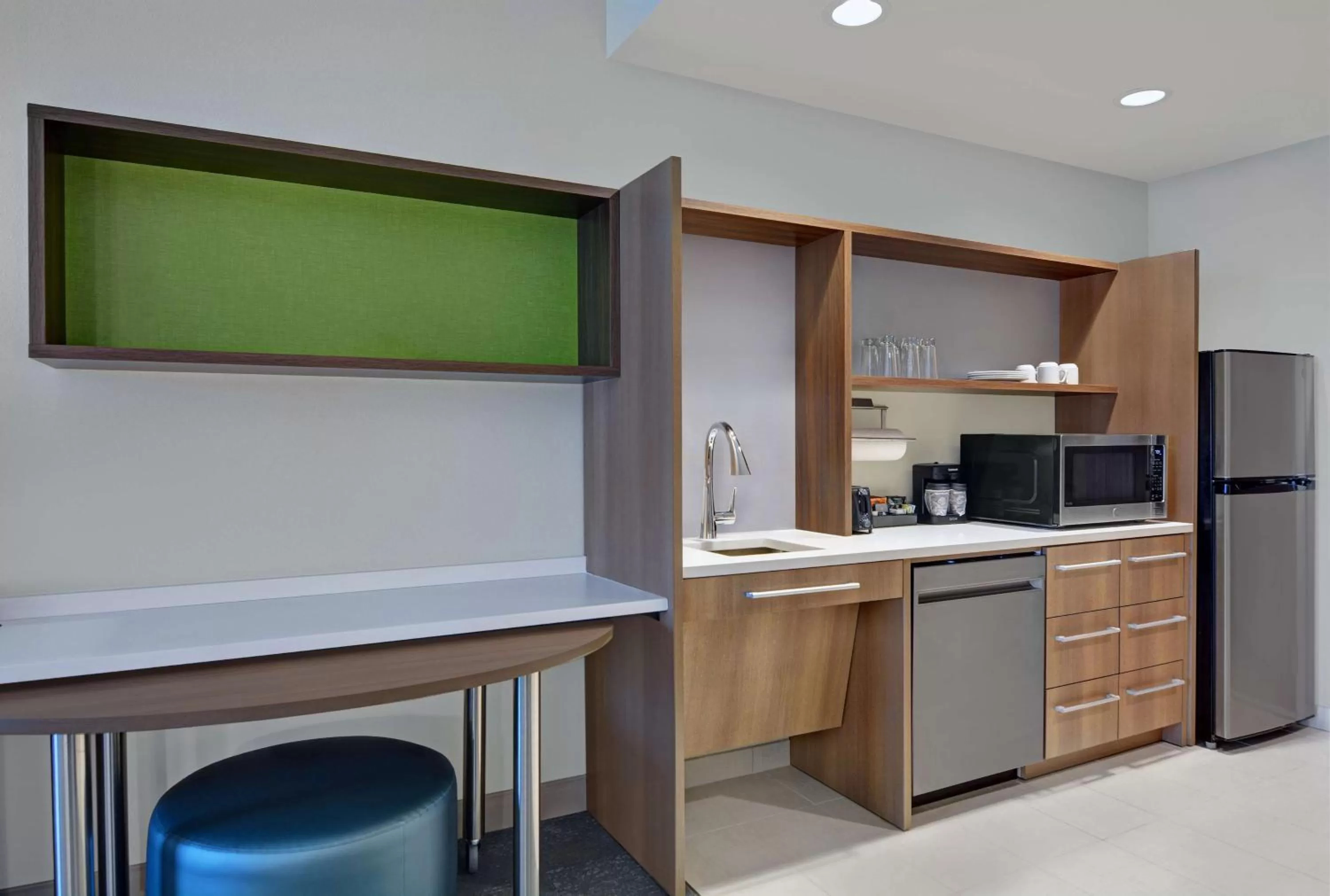 Kitchen or kitchenette in Home2 Suites By Hilton Panama City Beach, Fl