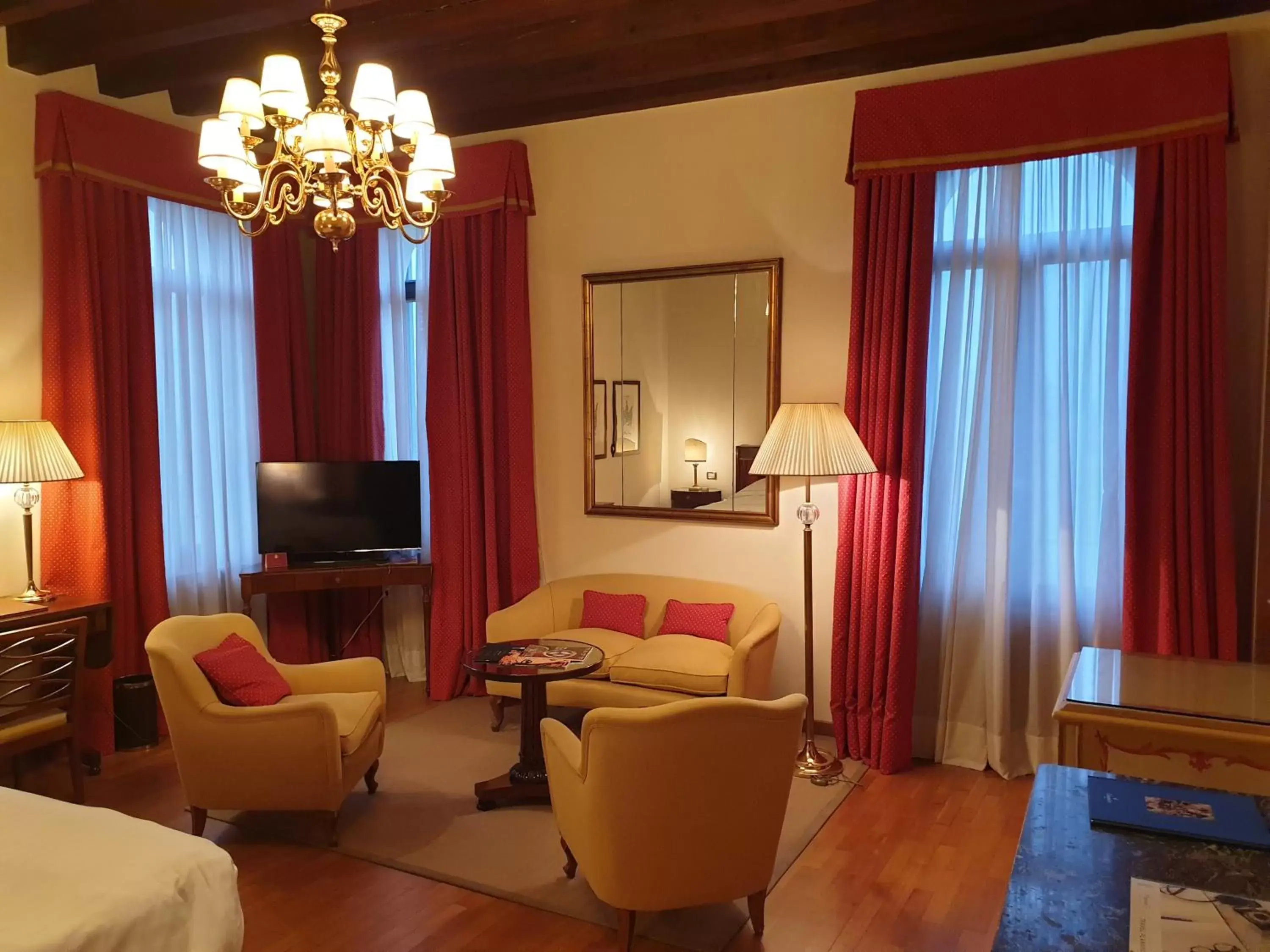 Bedroom, Seating Area in Hotel Villa Cipriani