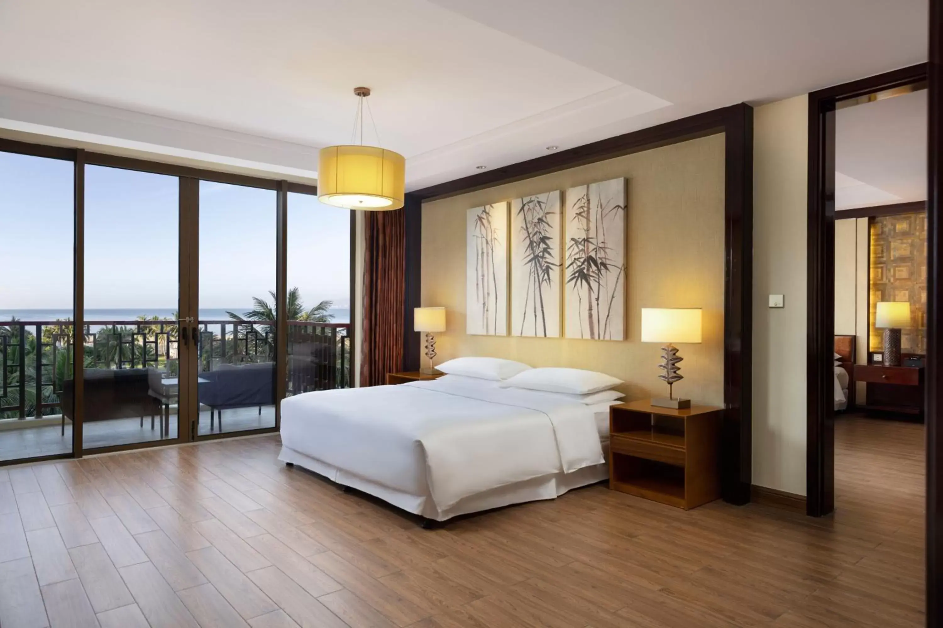 Bedroom, Bed in Sheraton Shenzhou Peninsula Resort