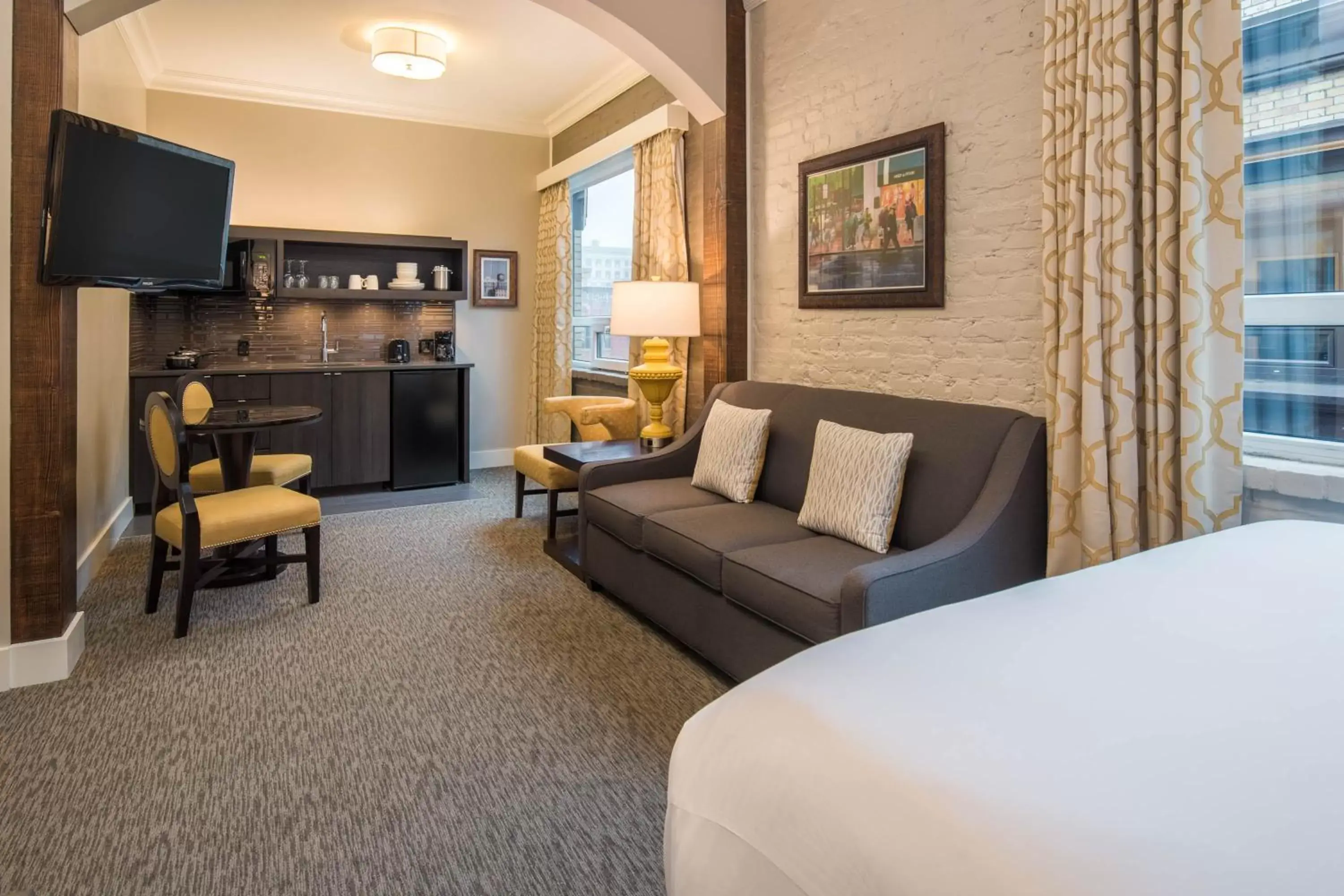 Kitchen or kitchenette, Seating Area in The Mark Spencer Hotel