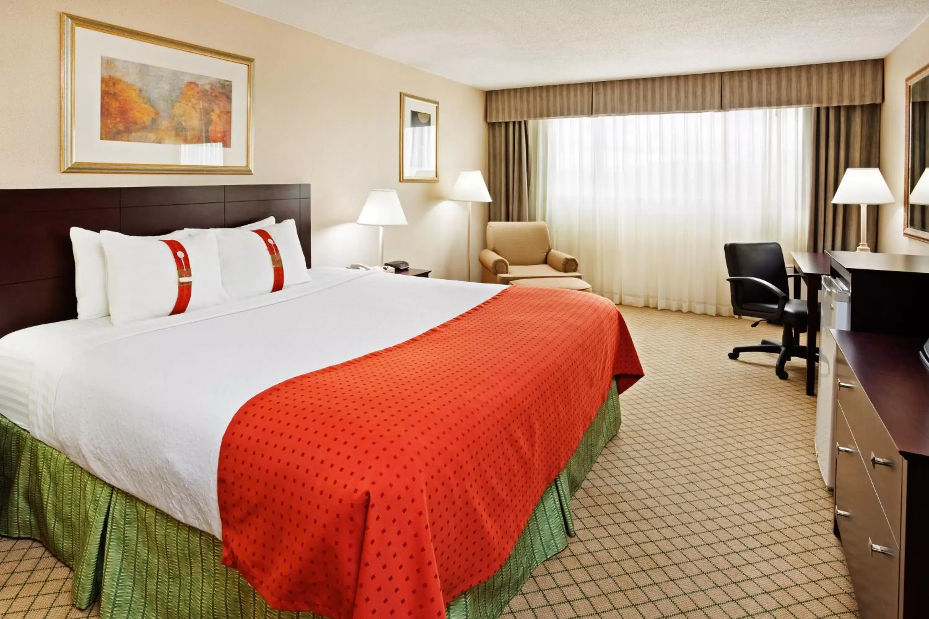 Photo of the whole room, Bed in Holiday Inn Johnson City, an IHG Hotel