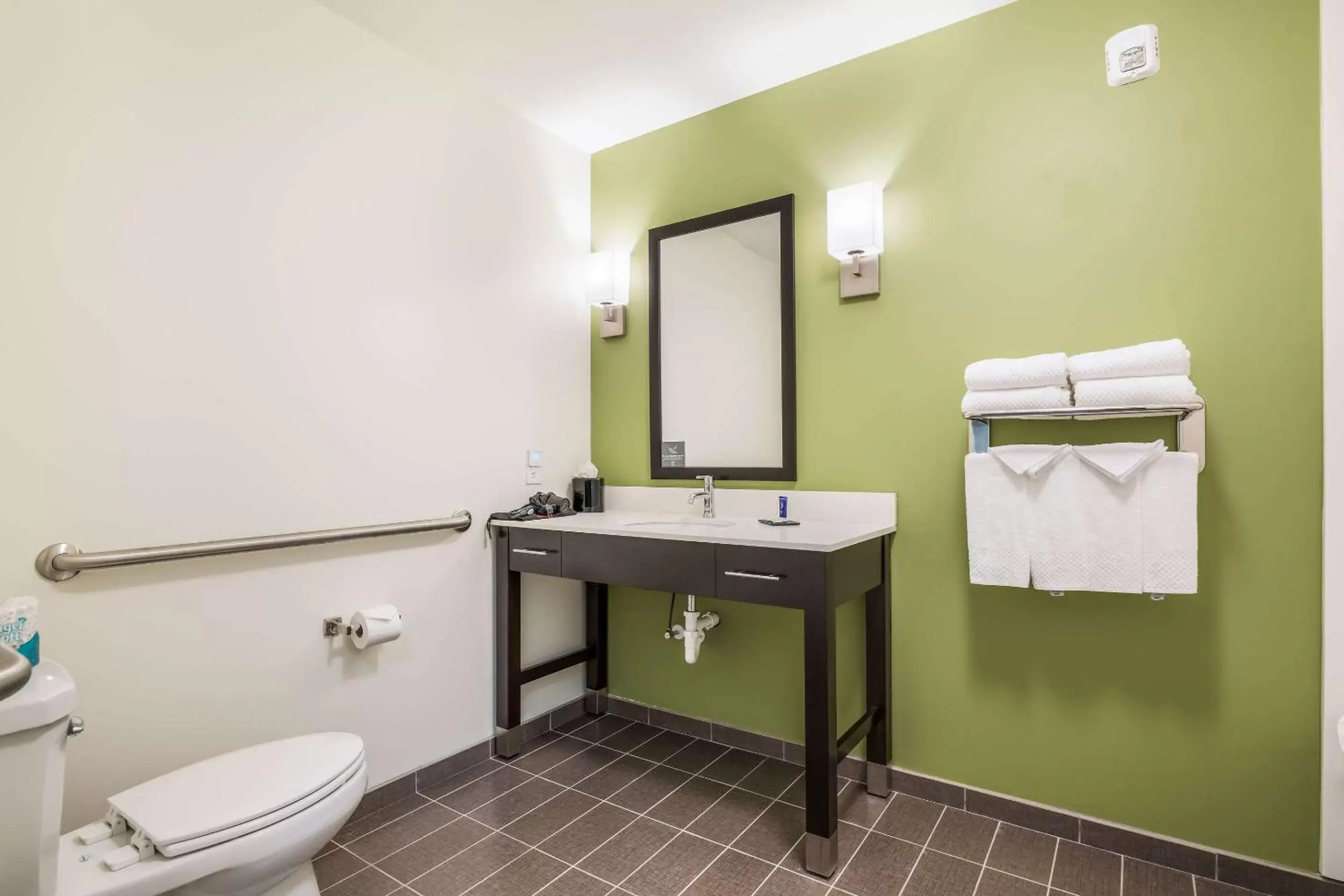 Photo of the whole room, Bathroom in Sleep Inn & Suites Park City-Wichita North