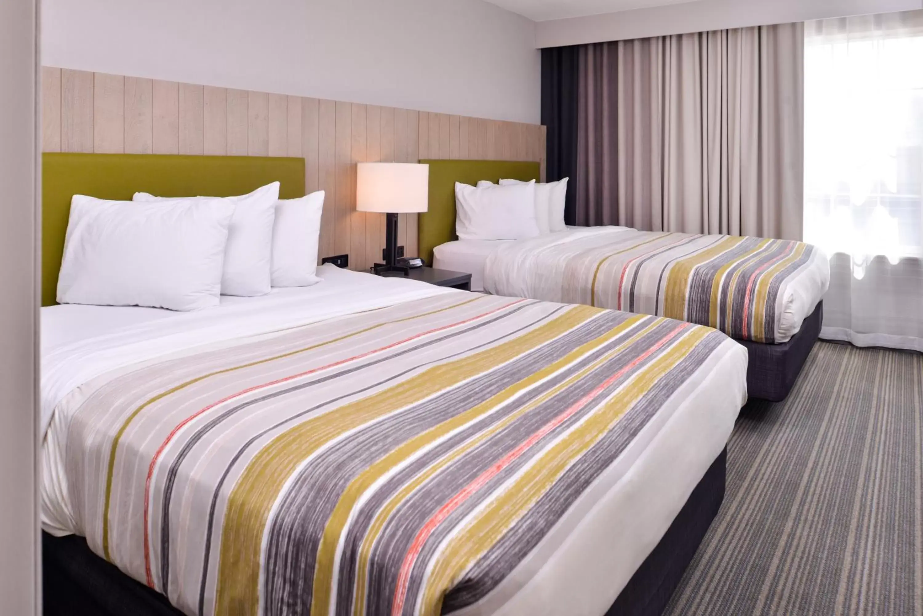 Bed in Country Inn & Suites by Radisson, Tinley Park, IL