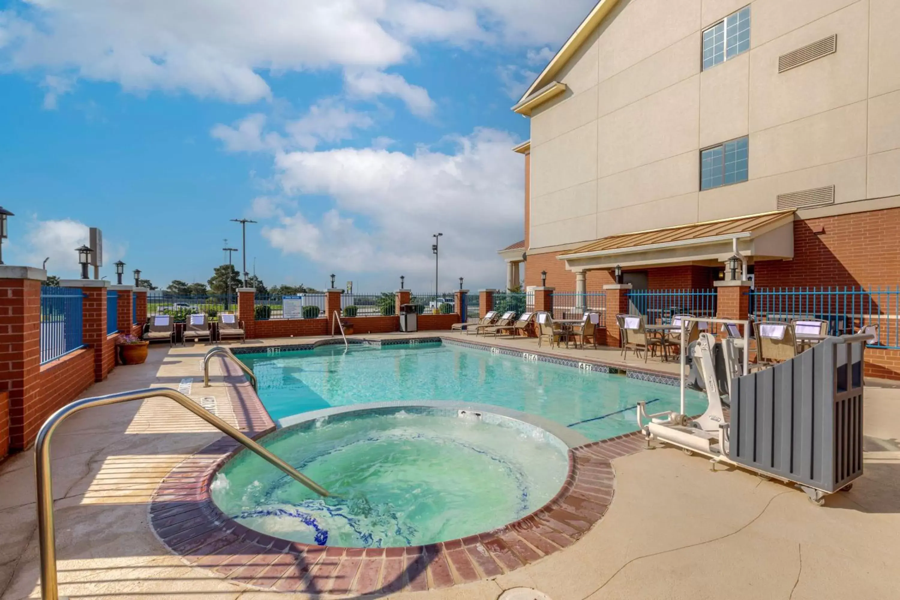 Pool view, Swimming Pool in Best Western Plus Sweetwater Inn & Suites