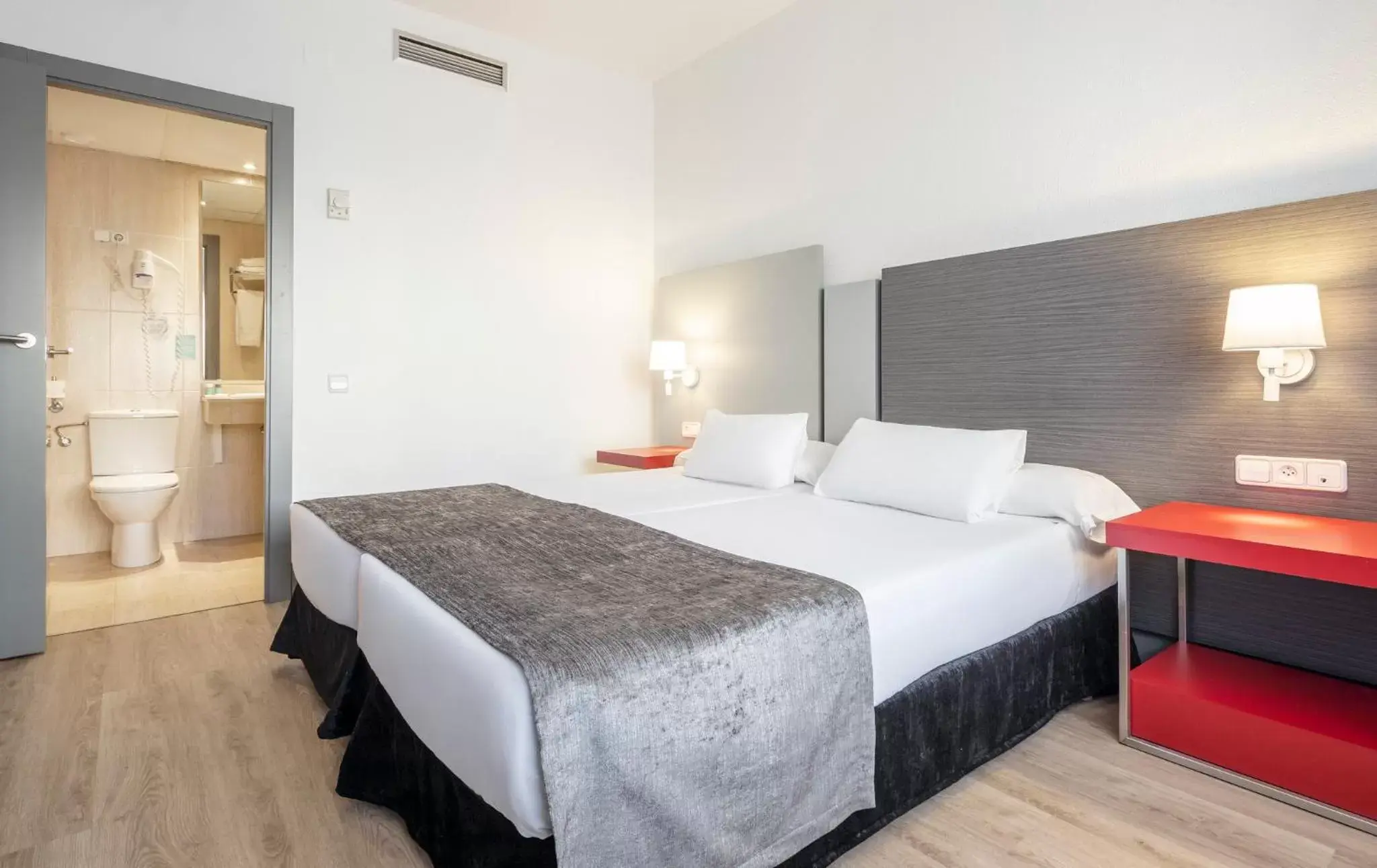 Bed in Ilunion Romareda Bed in Ilunion Romareda