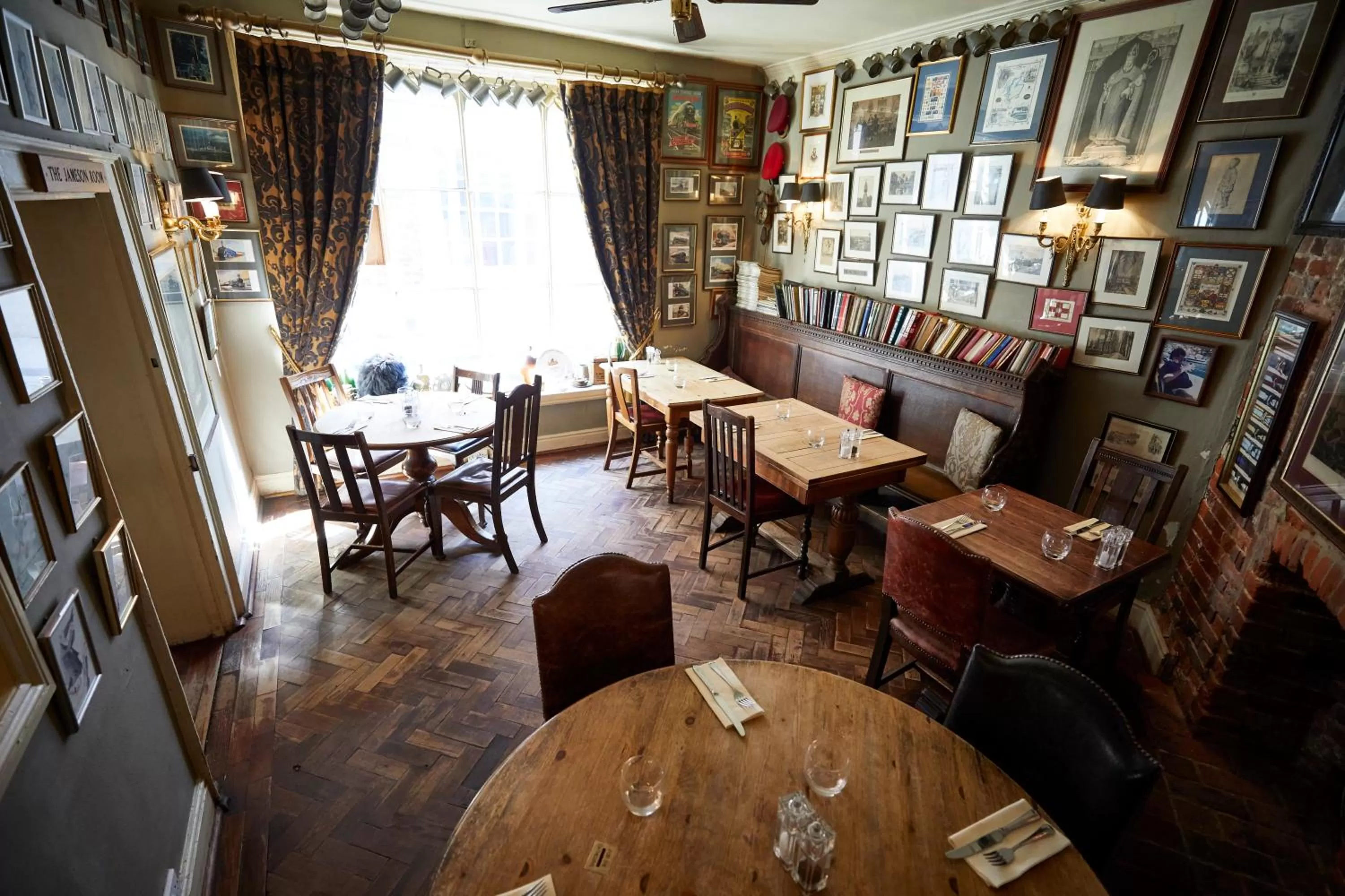 Restaurant/places to eat in Wykeham Arms