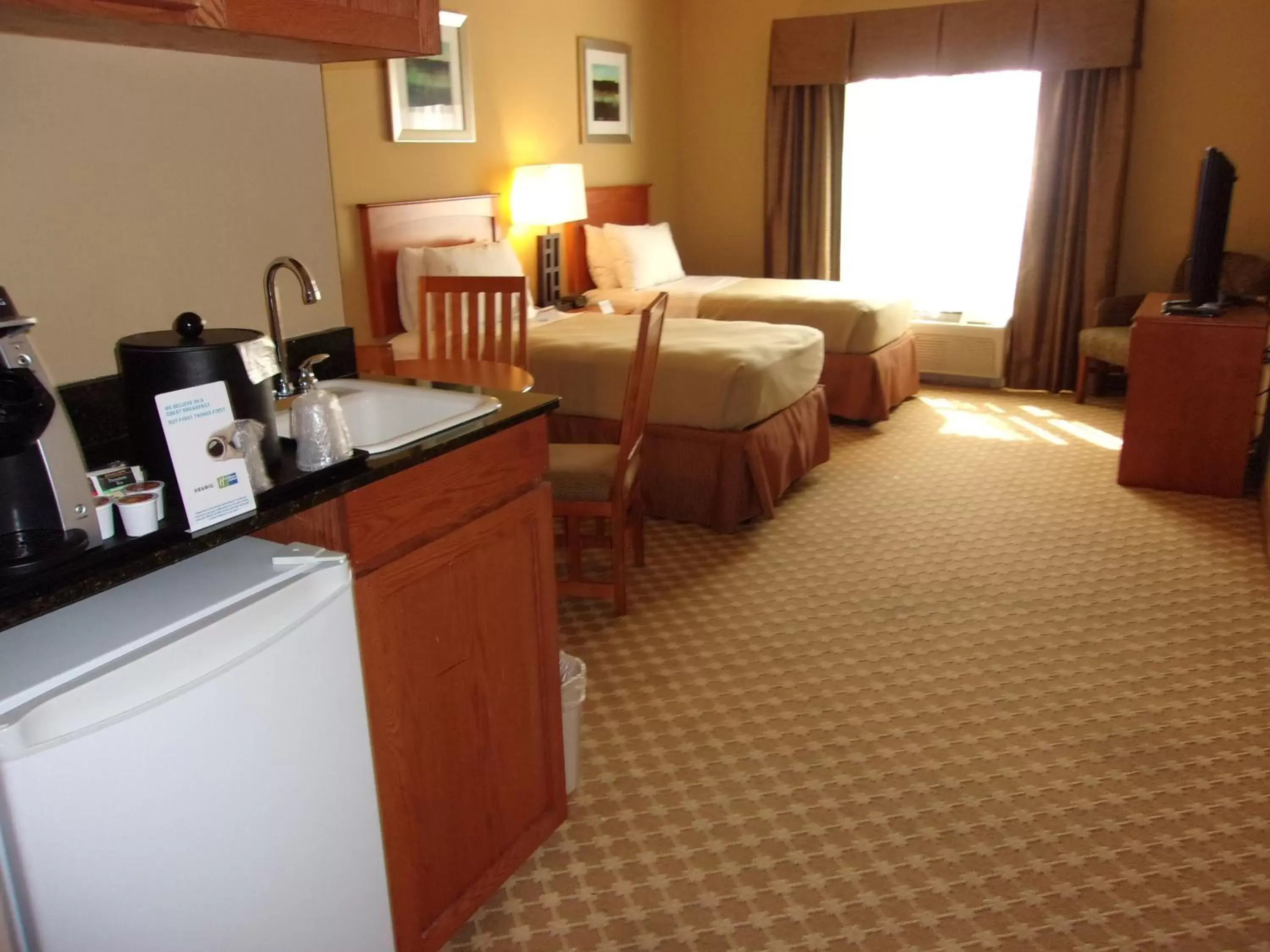 Photo of the whole room in Holiday Inn Express Hotel & Suites Chicago West Roselle, an IHG Hotel