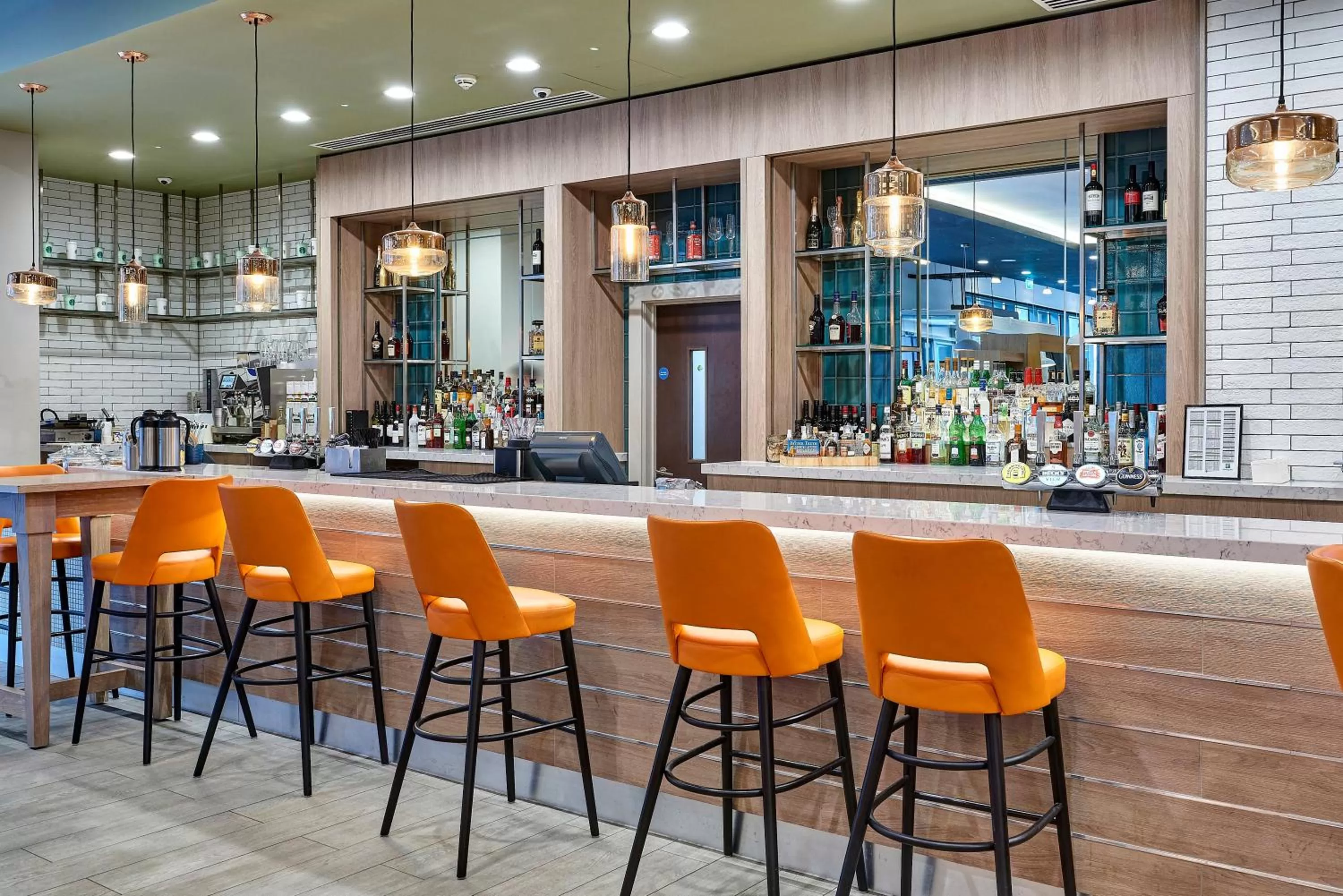 Lounge or bar in Holiday Inn Manchester - City Centre by IHG