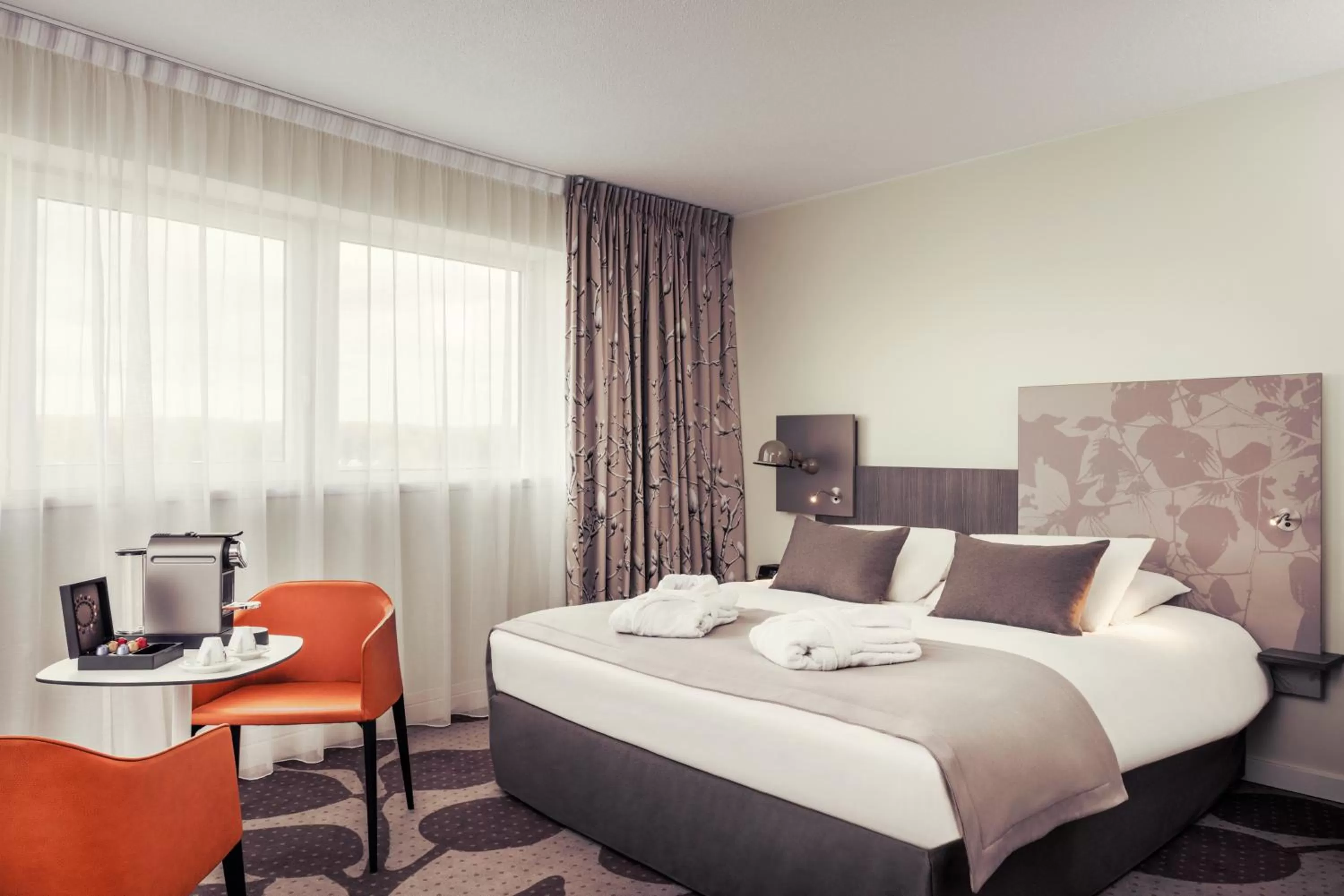 Bed in Mercure Compiègne Sud