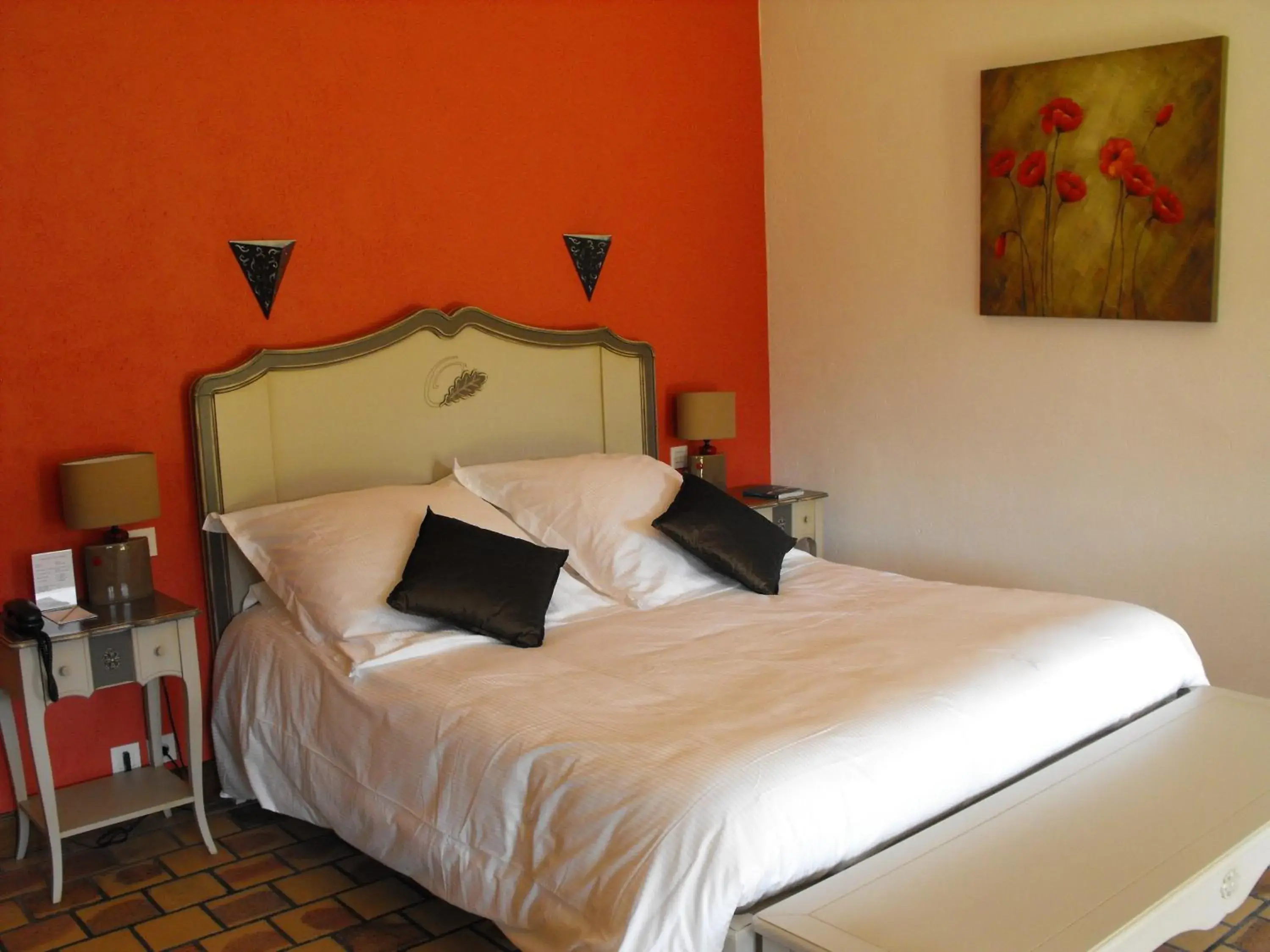 Bed in L'Orée des Chênes, The Originals Relais Bed in L'Orée des Chênes, The Originals Relais