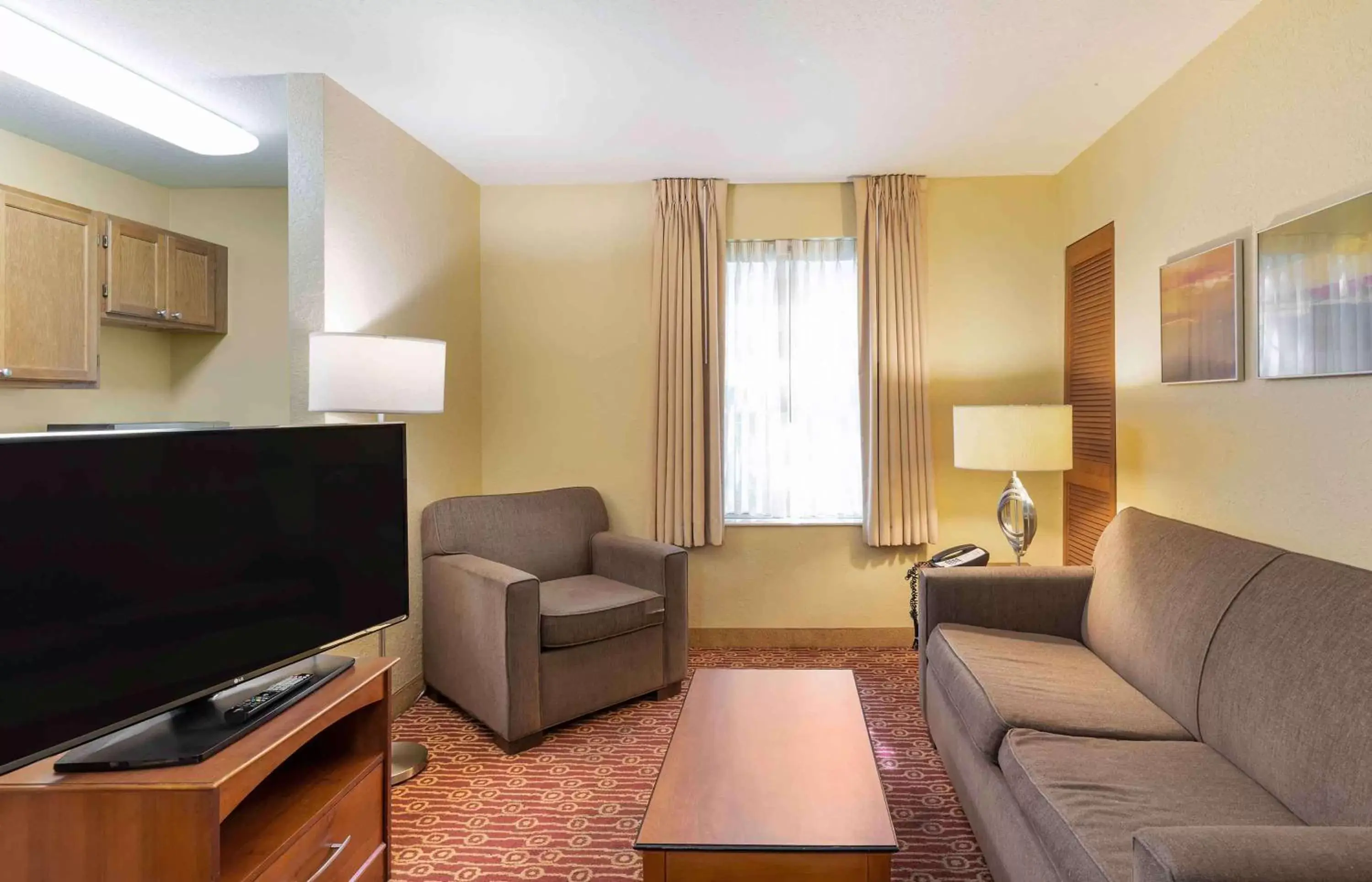 Bedroom, Seating Area in Extended Stay America Suites - Richmond - Glen Allen - Short Pump