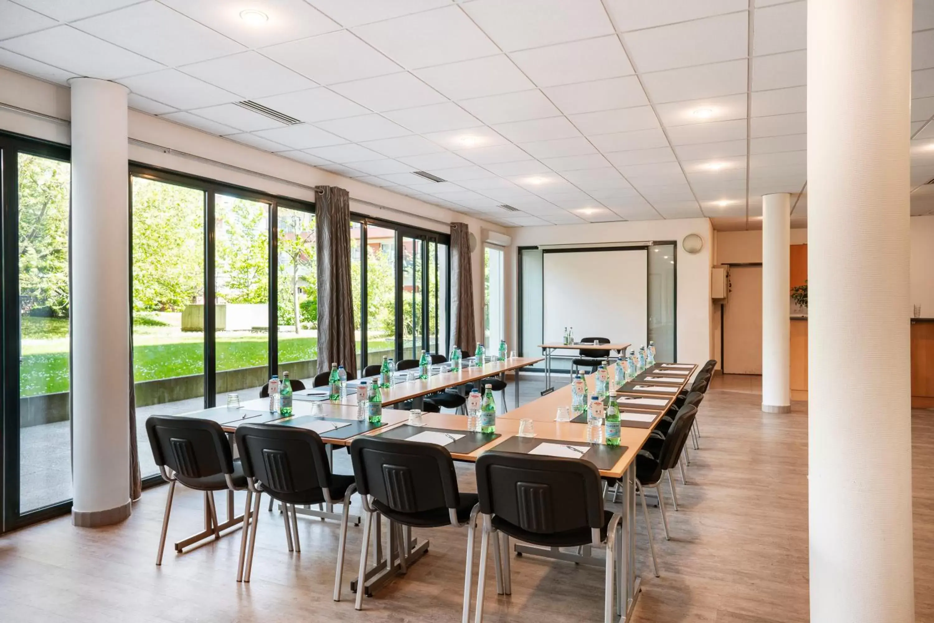 Meeting/conference room in Residhome Paris-Evry