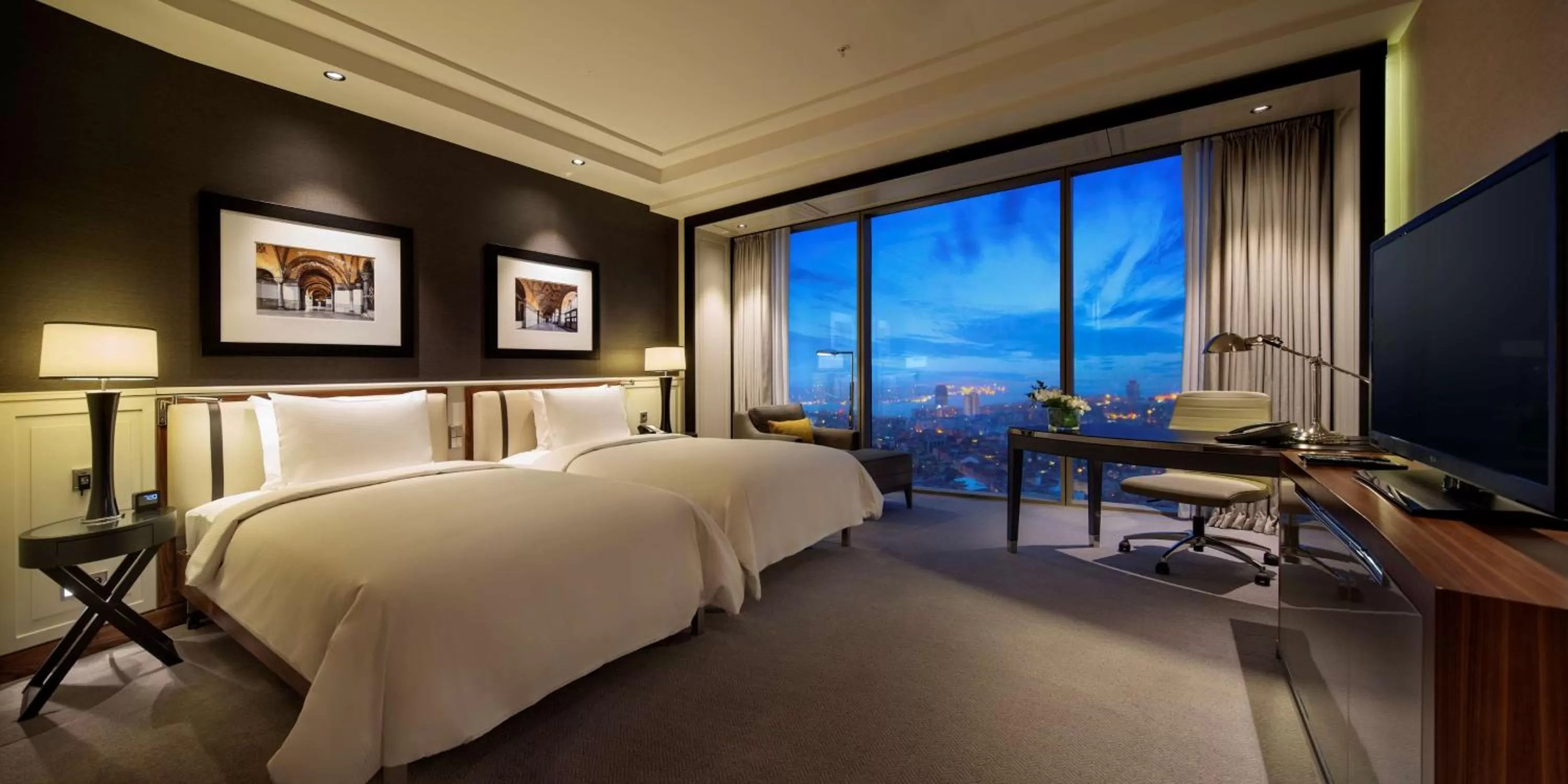 TV and multimedia, Bed in Hilton Istanbul Bomonti