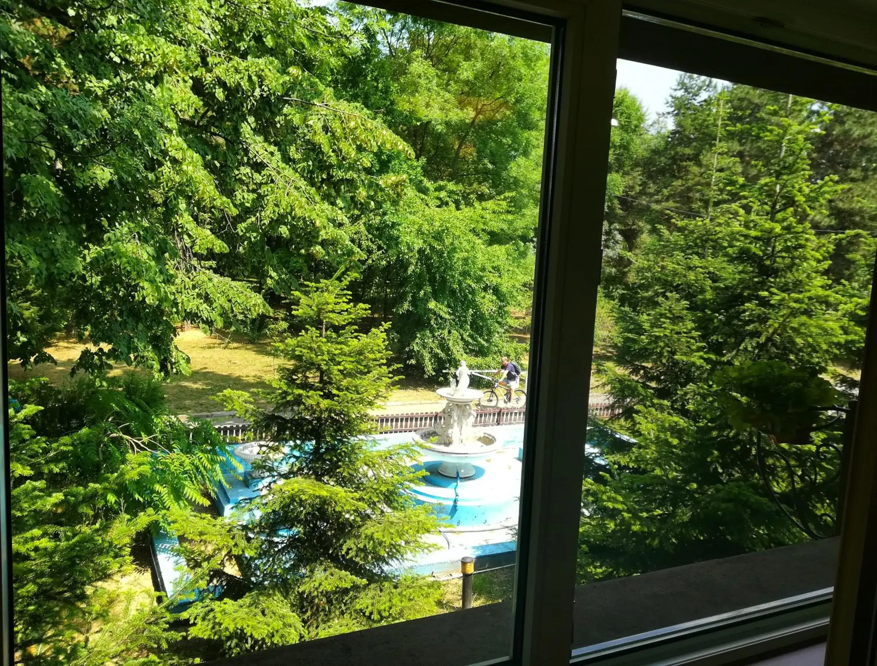 Garden view, Pool View in Hotel Herastrau