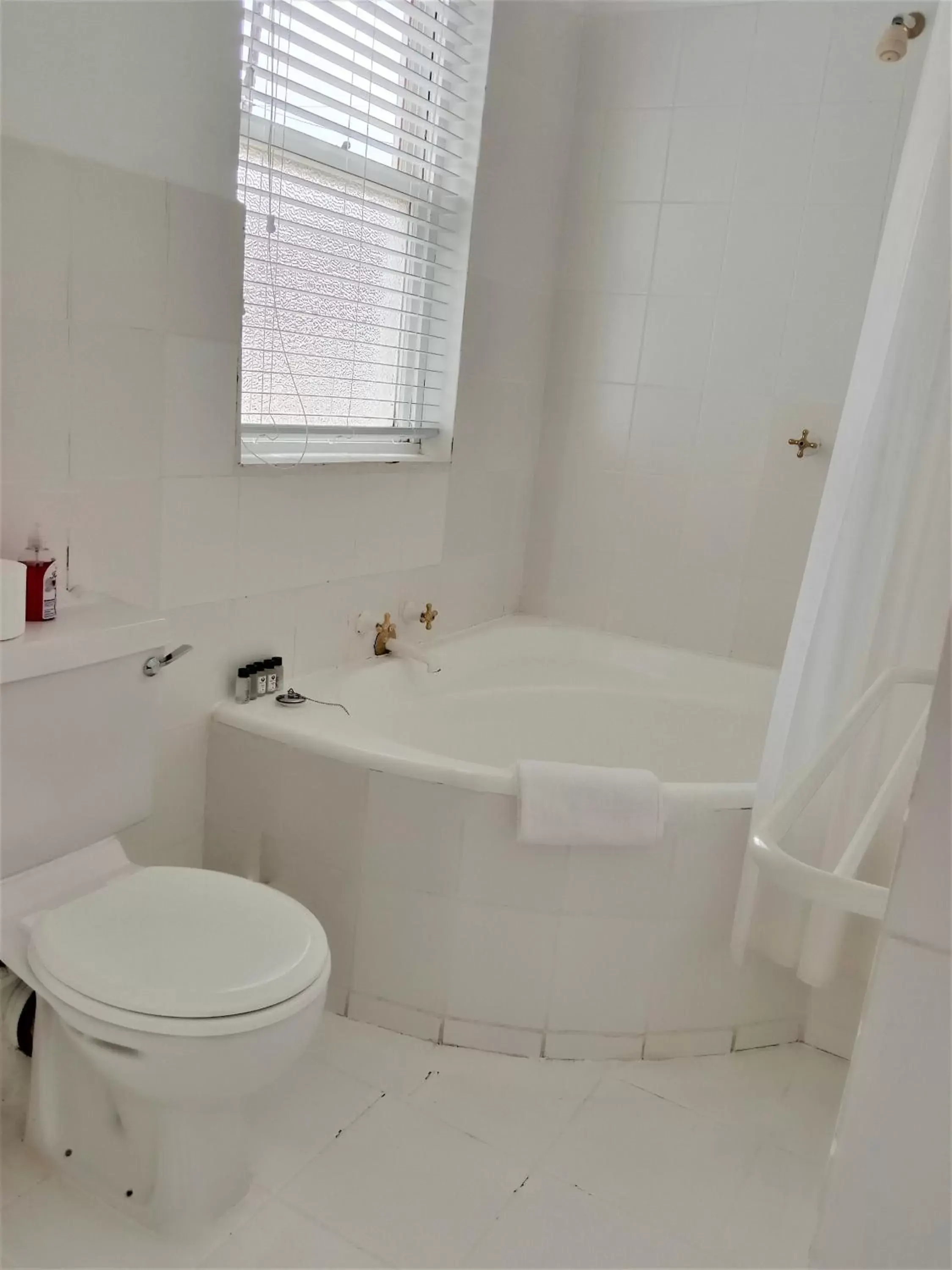 Bathroom in Boulders Beach Hotel, Cafe and Curio shop