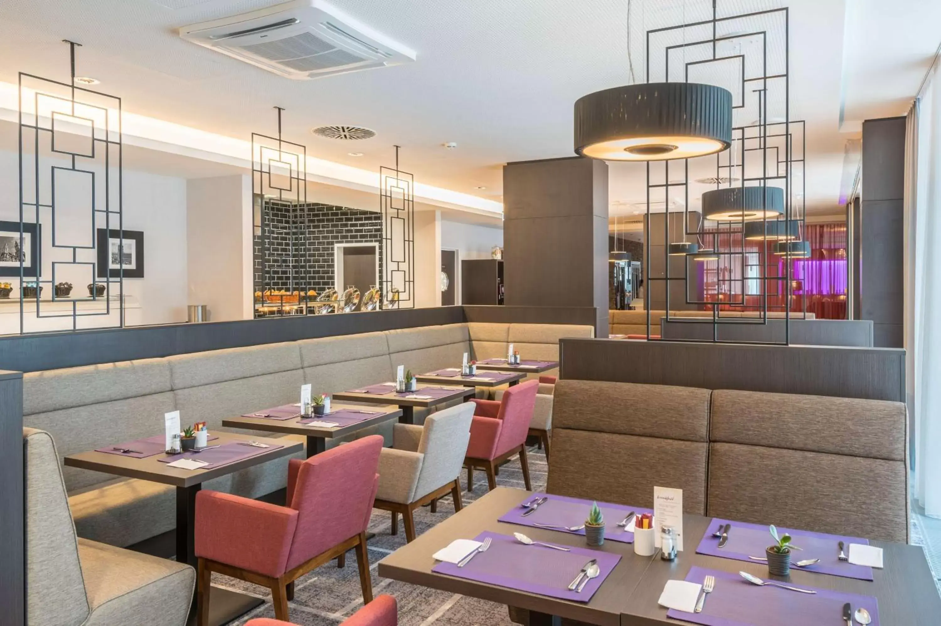 Lobby or reception, Restaurant/Places to Eat in Hilton Garden Inn Munich City West