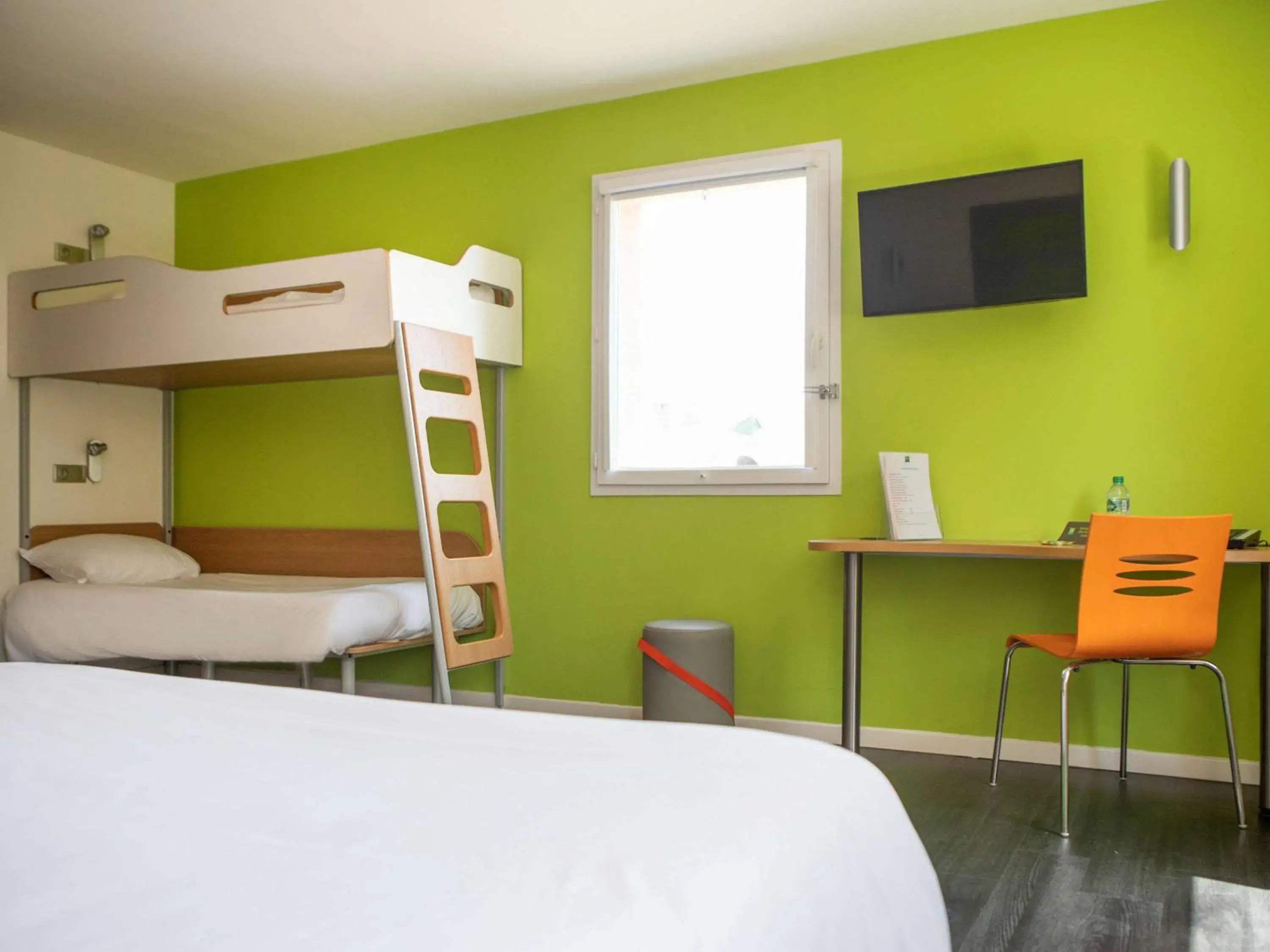 Photo of the whole room, Bunk Bed in ibis Styles Bourbon Lancy