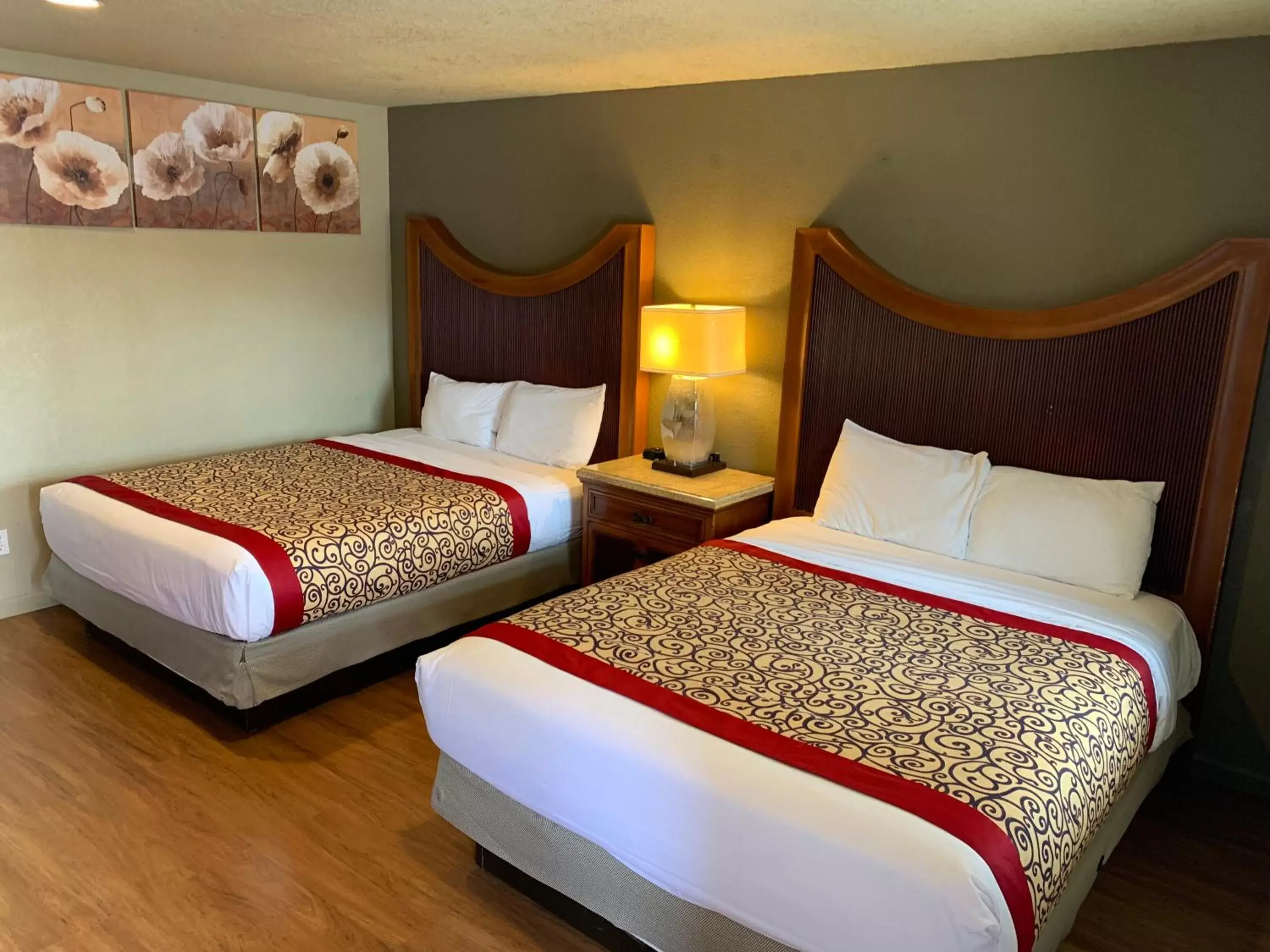 Deluxe Queen Room with Two Queen Beds in Rodeway Inn Flagstaff East Route 66