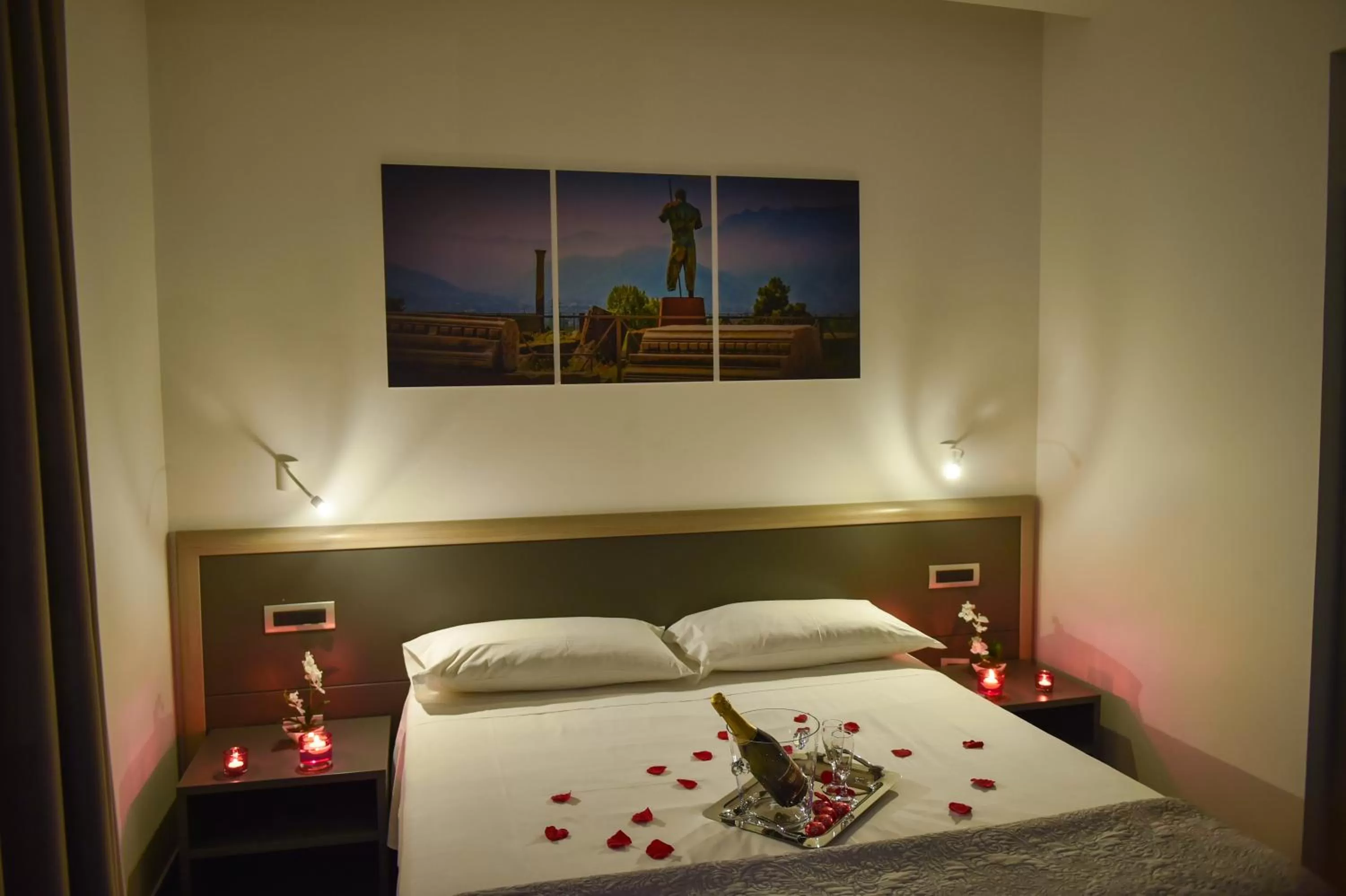 Bed in Pompei Inn Ruins B&B Luxury Suite