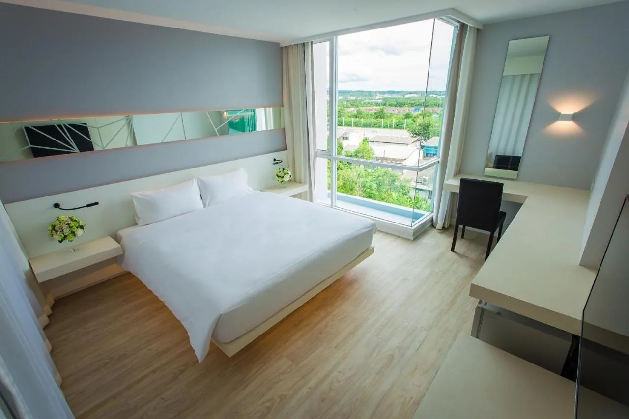 Day, Bed in Crystal Hotel Hat Yai