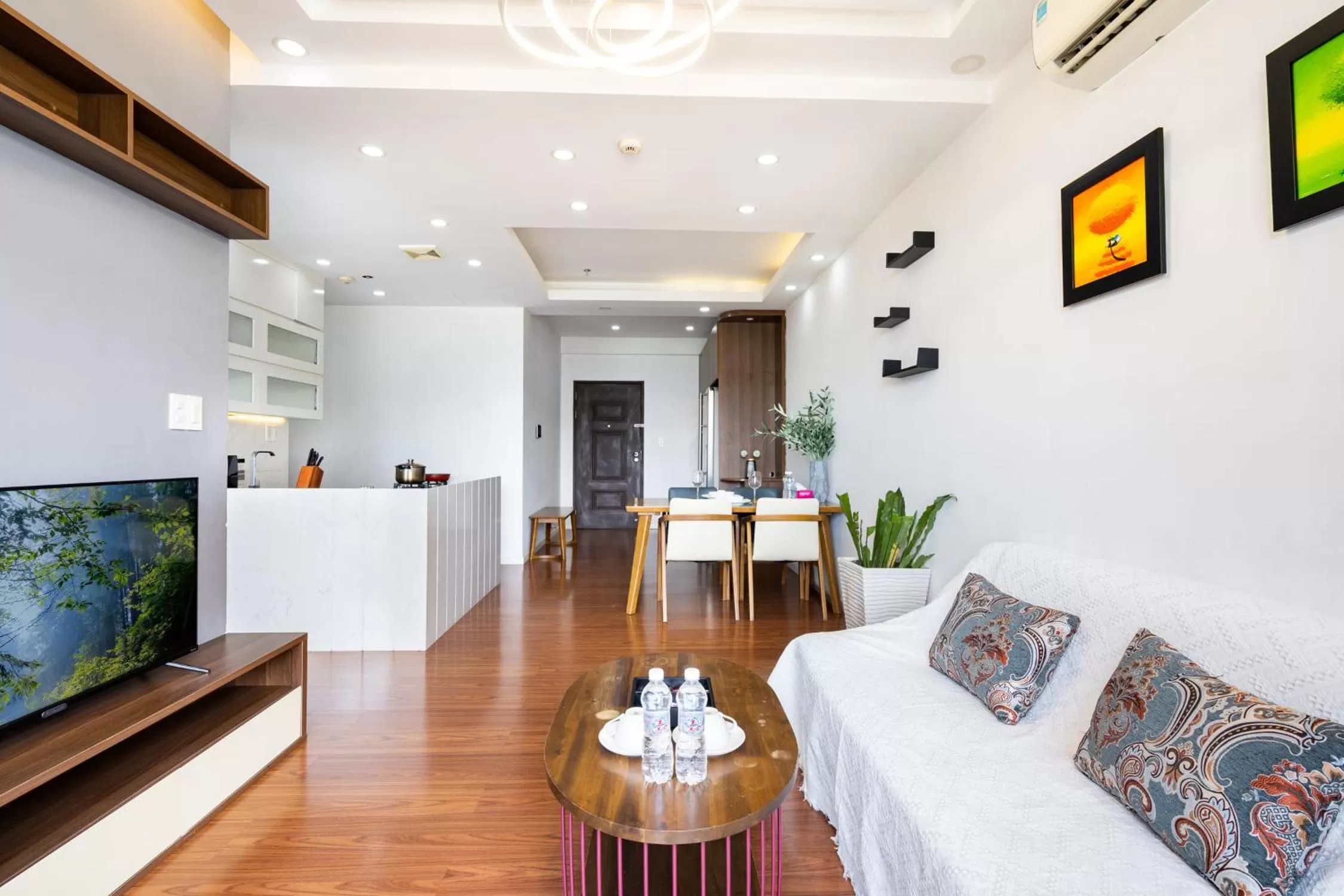 Living room, Lobby/Reception in Convinia Apartment