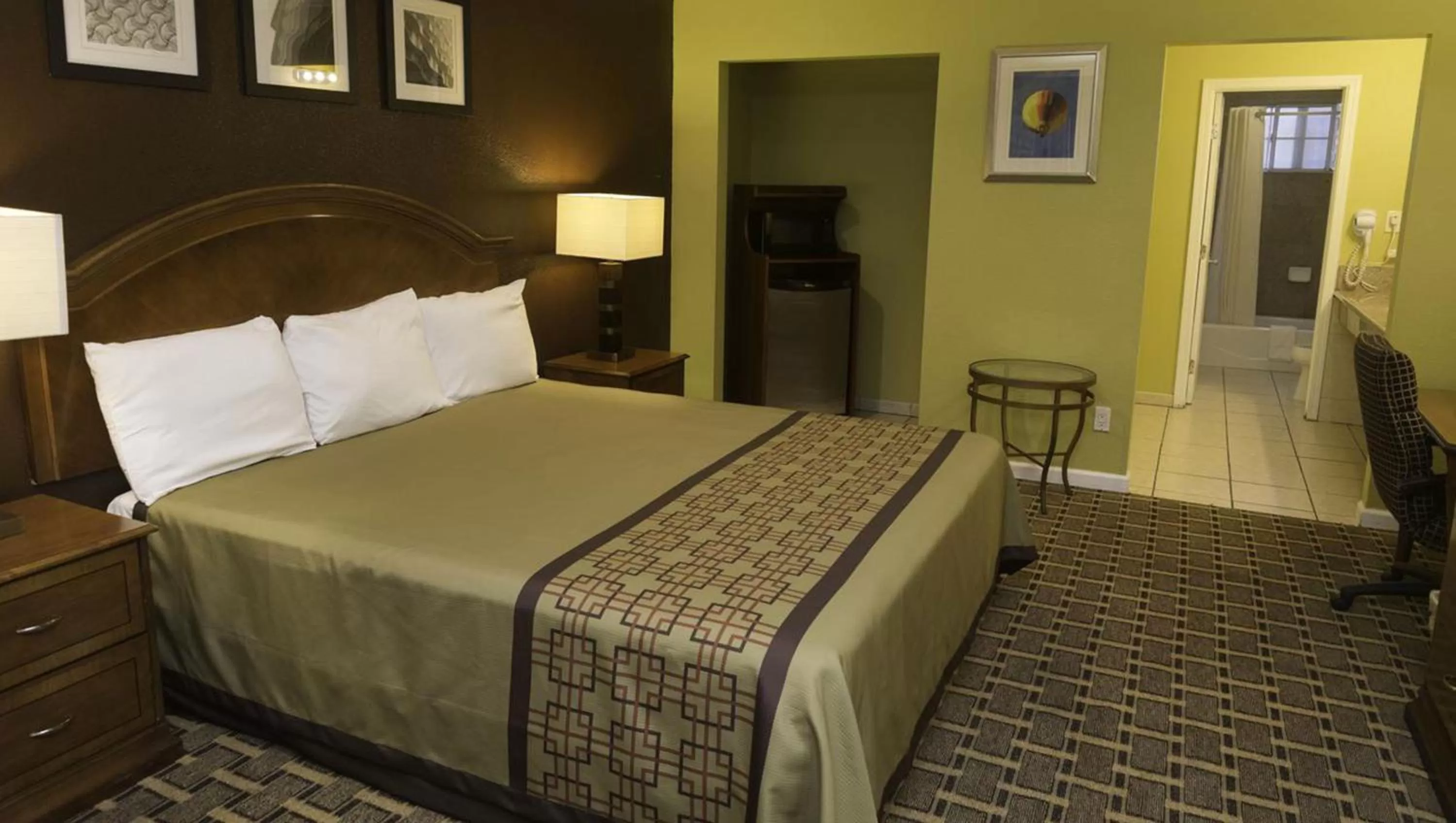 Bed in Kings Motel Inglewood