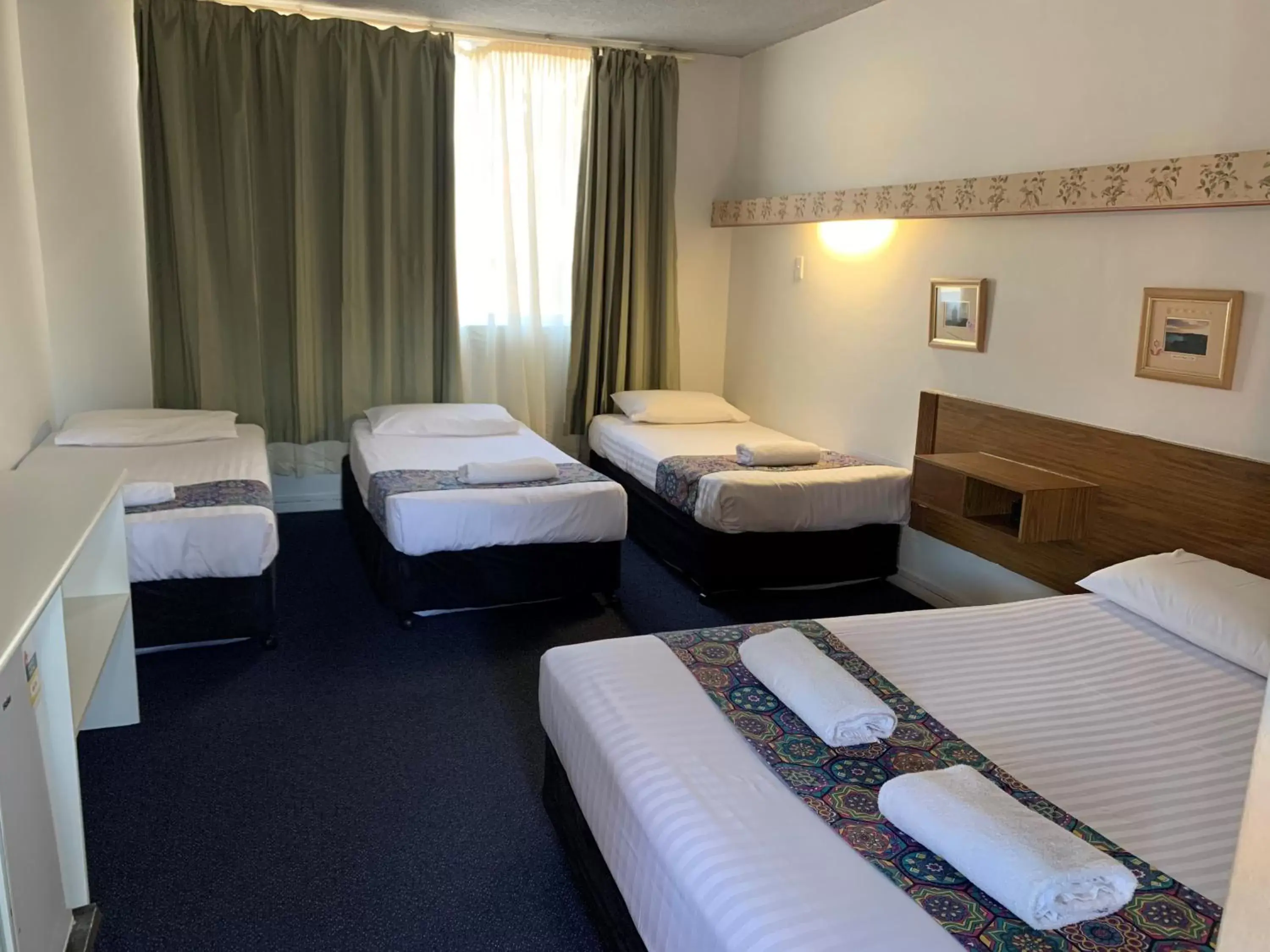 Bed in Panorama Motor Inn Bed in Panorama Motor Inn