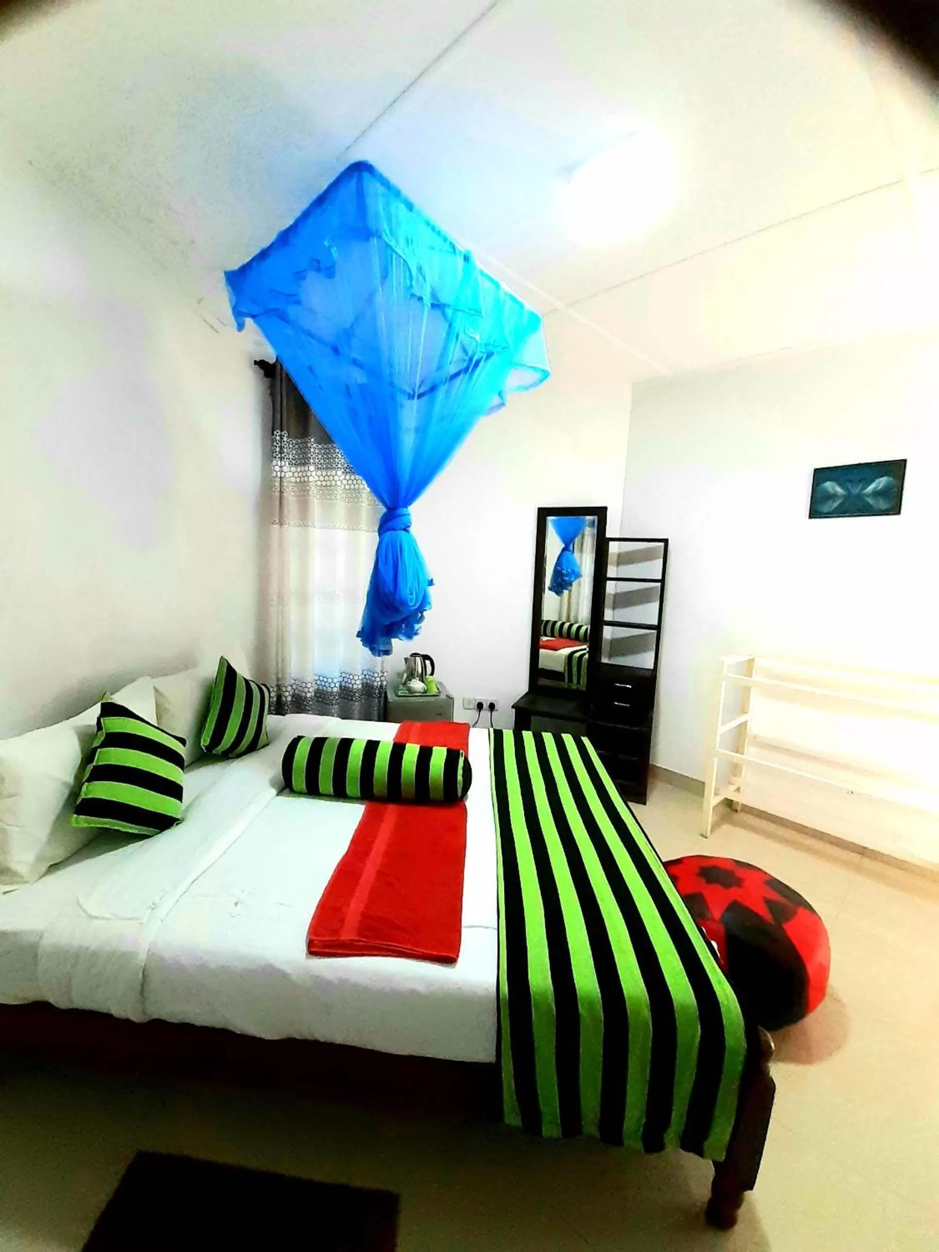 Bedroom, Bed in Green Lantern