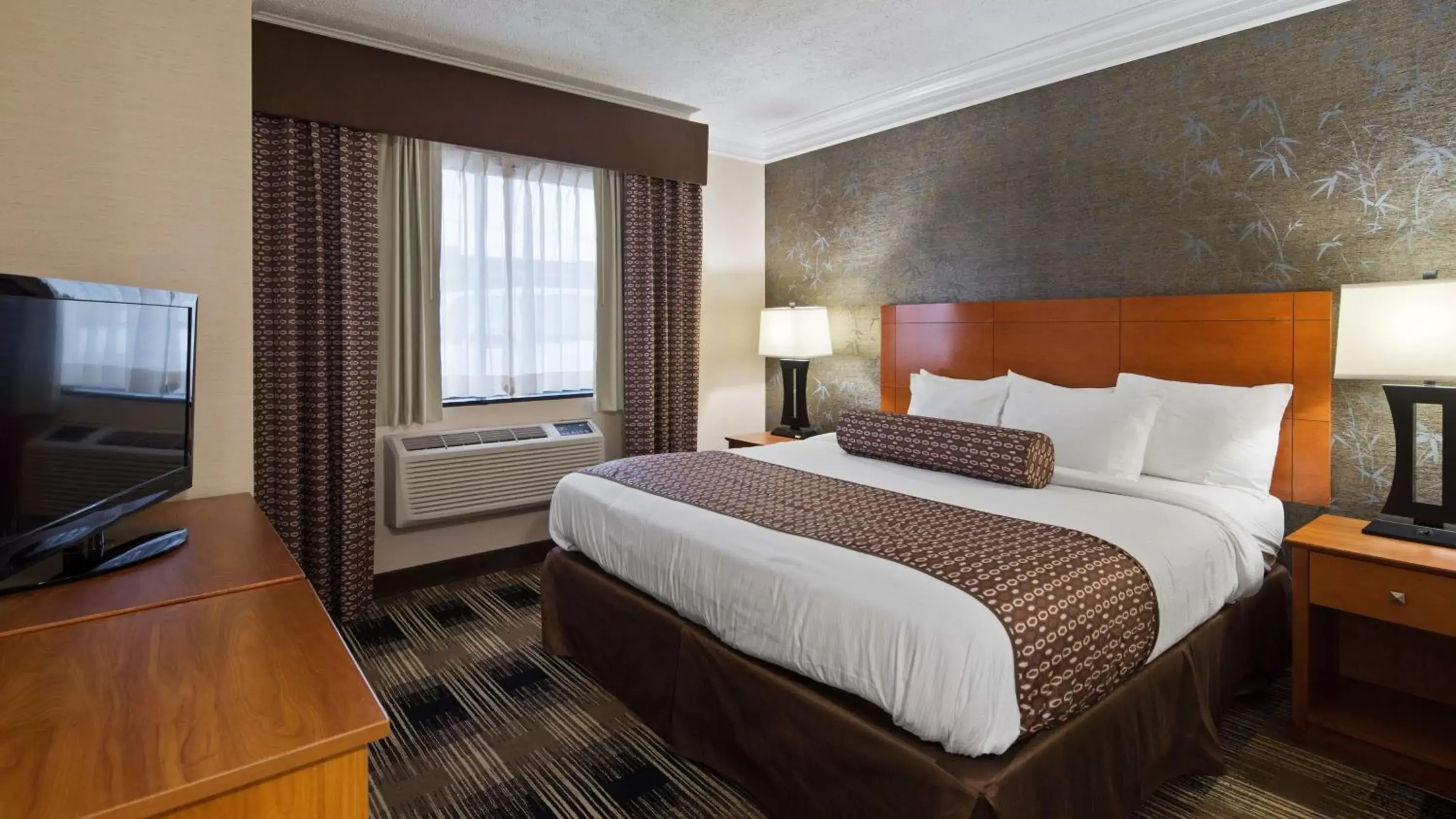 Photo of the whole room, Bed in Best Western Inn at the Rochester Airport
