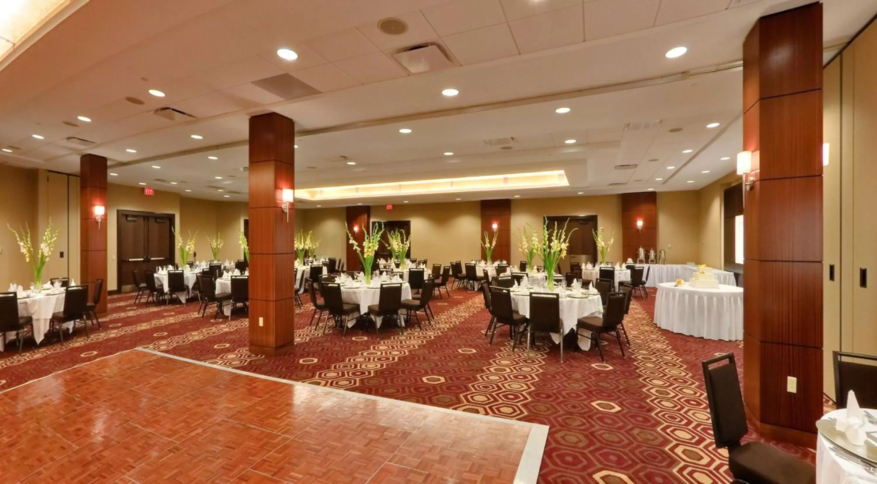 Meeting/conference room, Restaurant/Places to Eat in DoubleTree by Hilton Hotel & Suites Pittsburgh Downtown