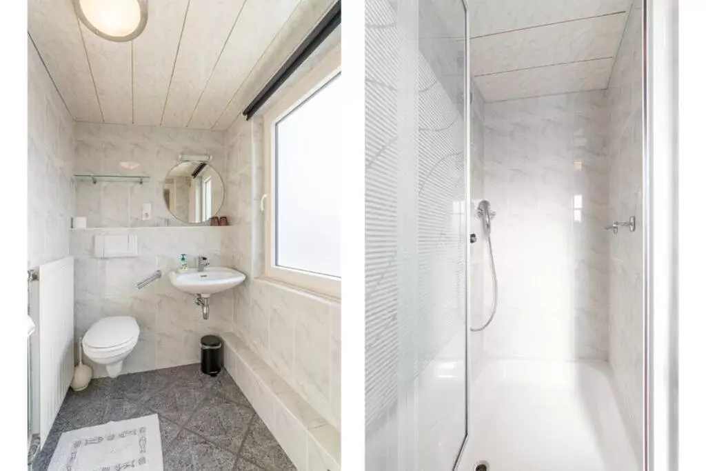 Shower, Bathroom in B&B De Goede Tijd