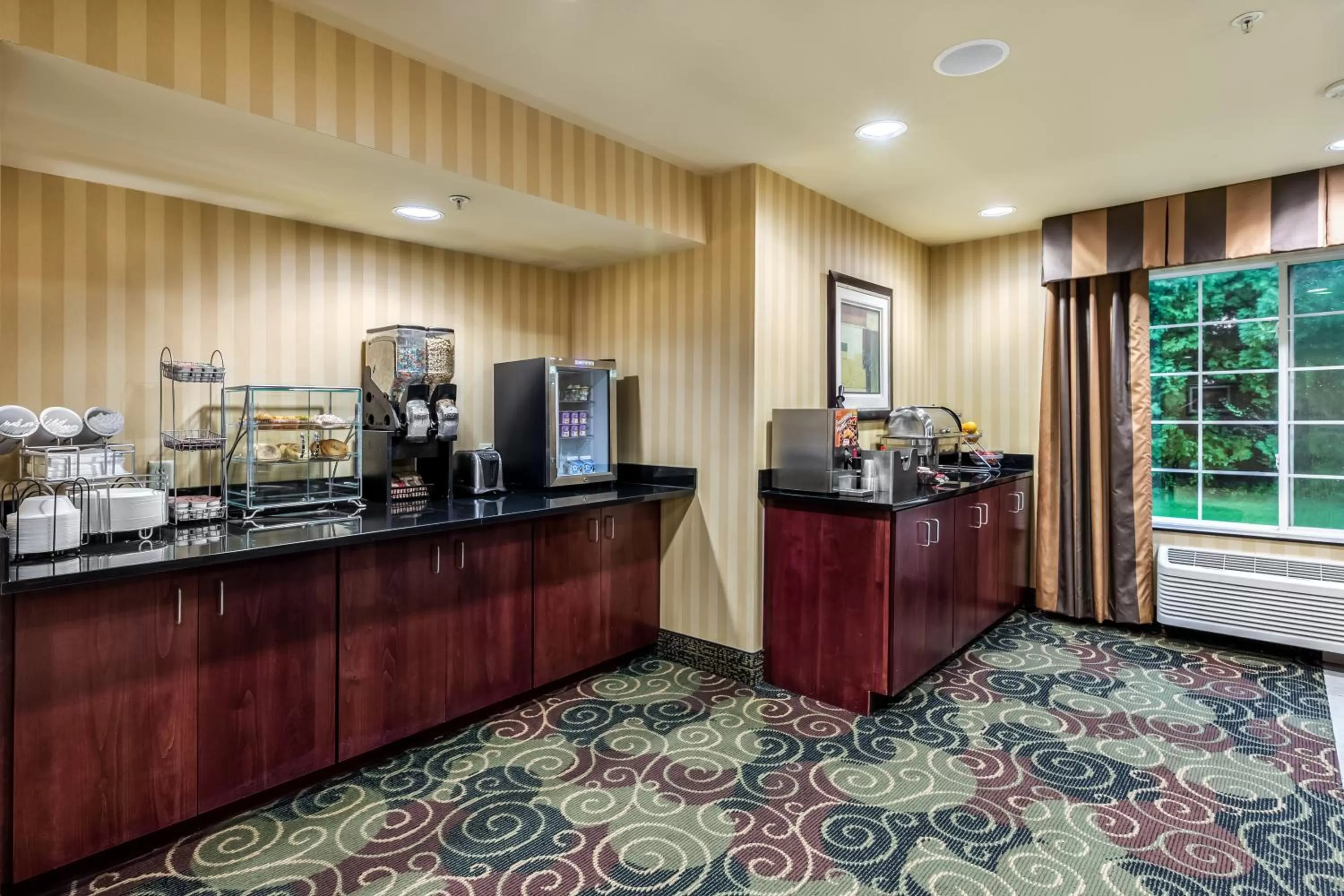 Food and drinks in Cobblestone Inn & Suites - Vinton, IA