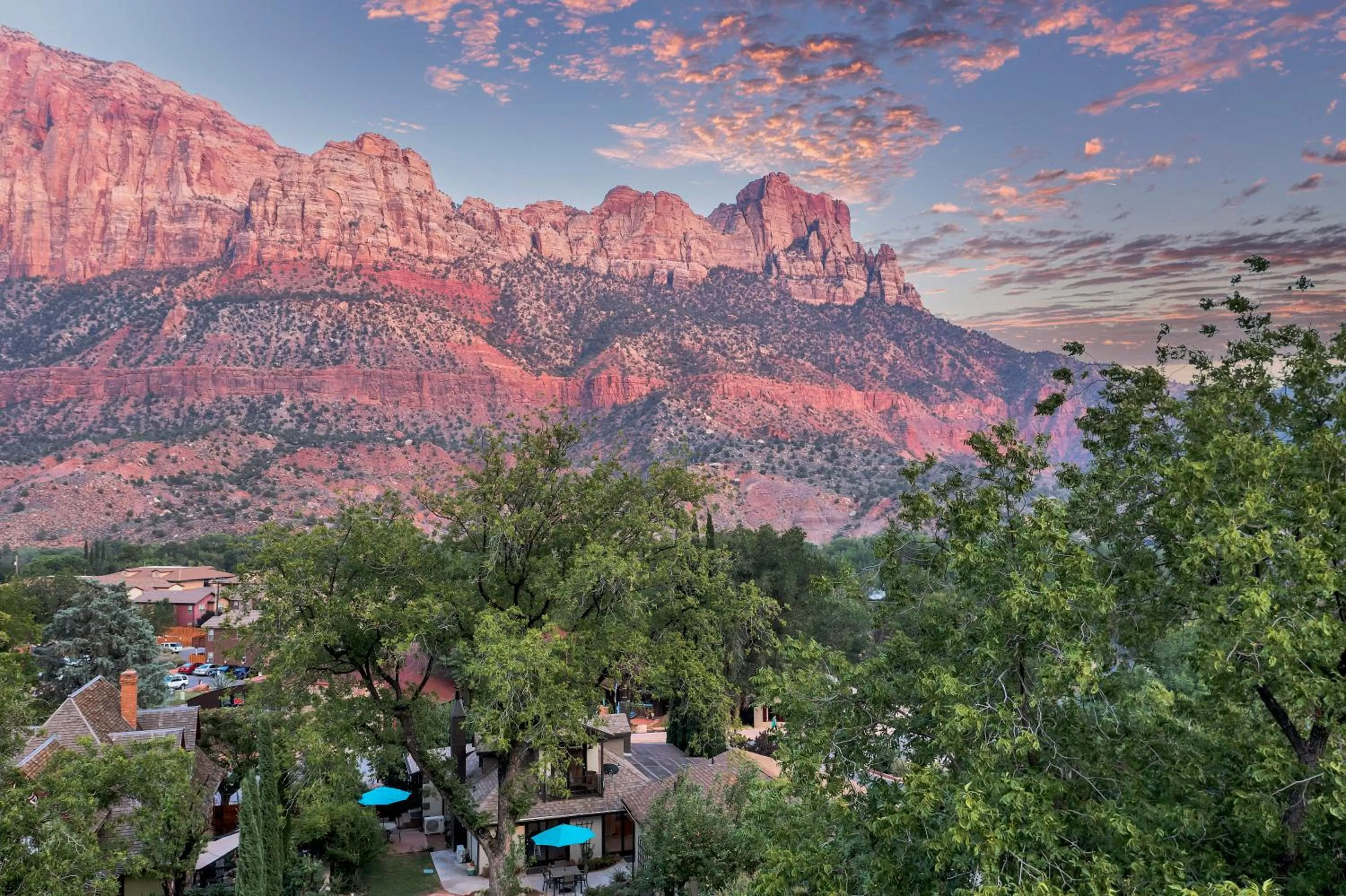 Mountain view in Red Rock Inn Cottages
