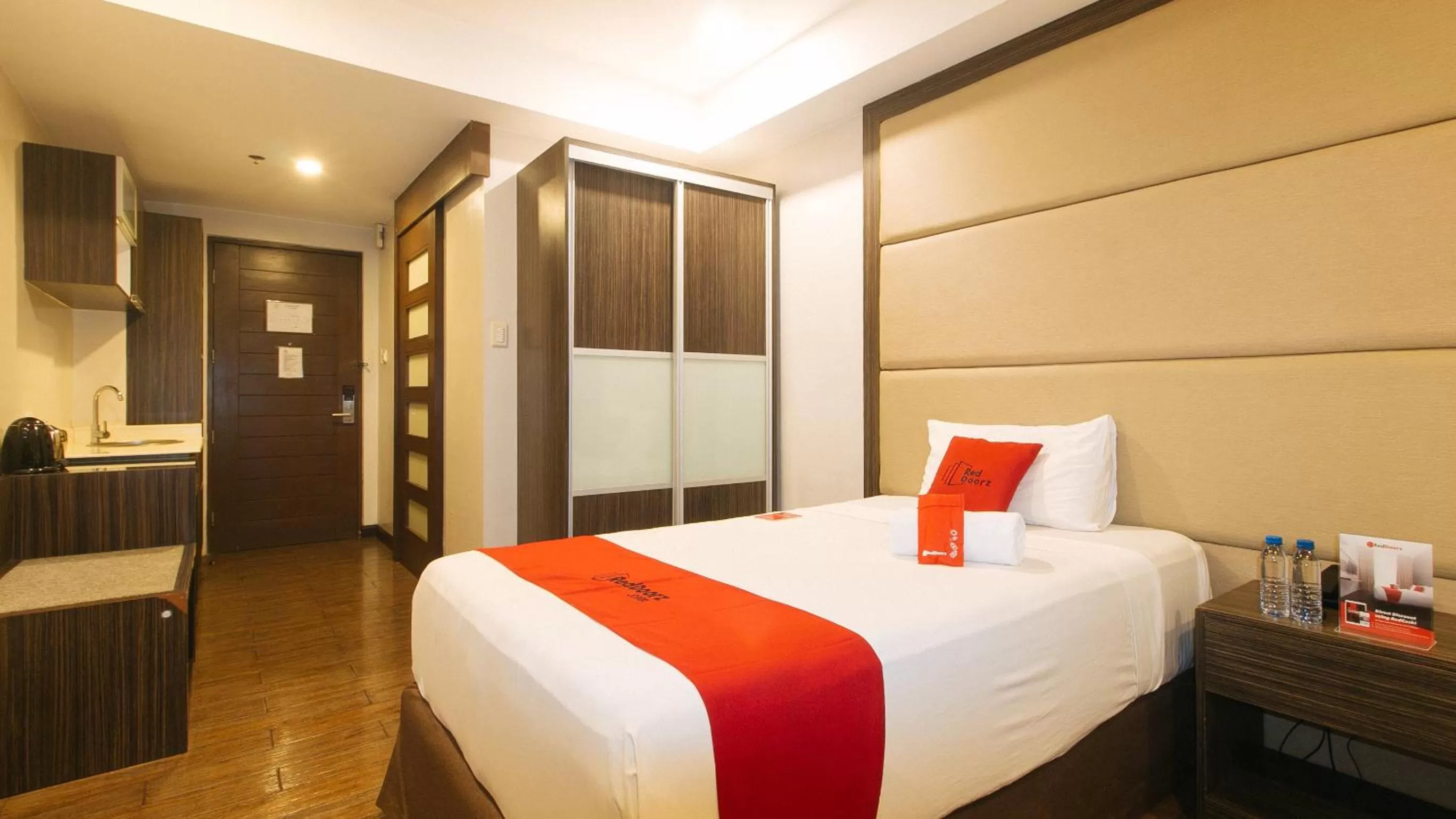 Bed in RedDoorz Premium @ West Avenue Quezon City