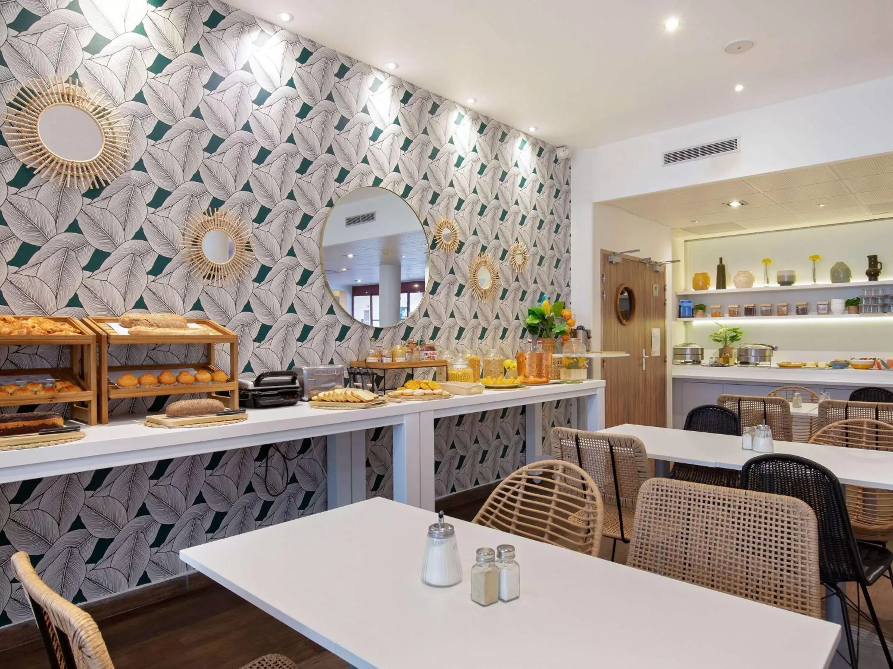 Breakfast, Restaurant/Places to Eat in Novotel Suites Perpignan Centre