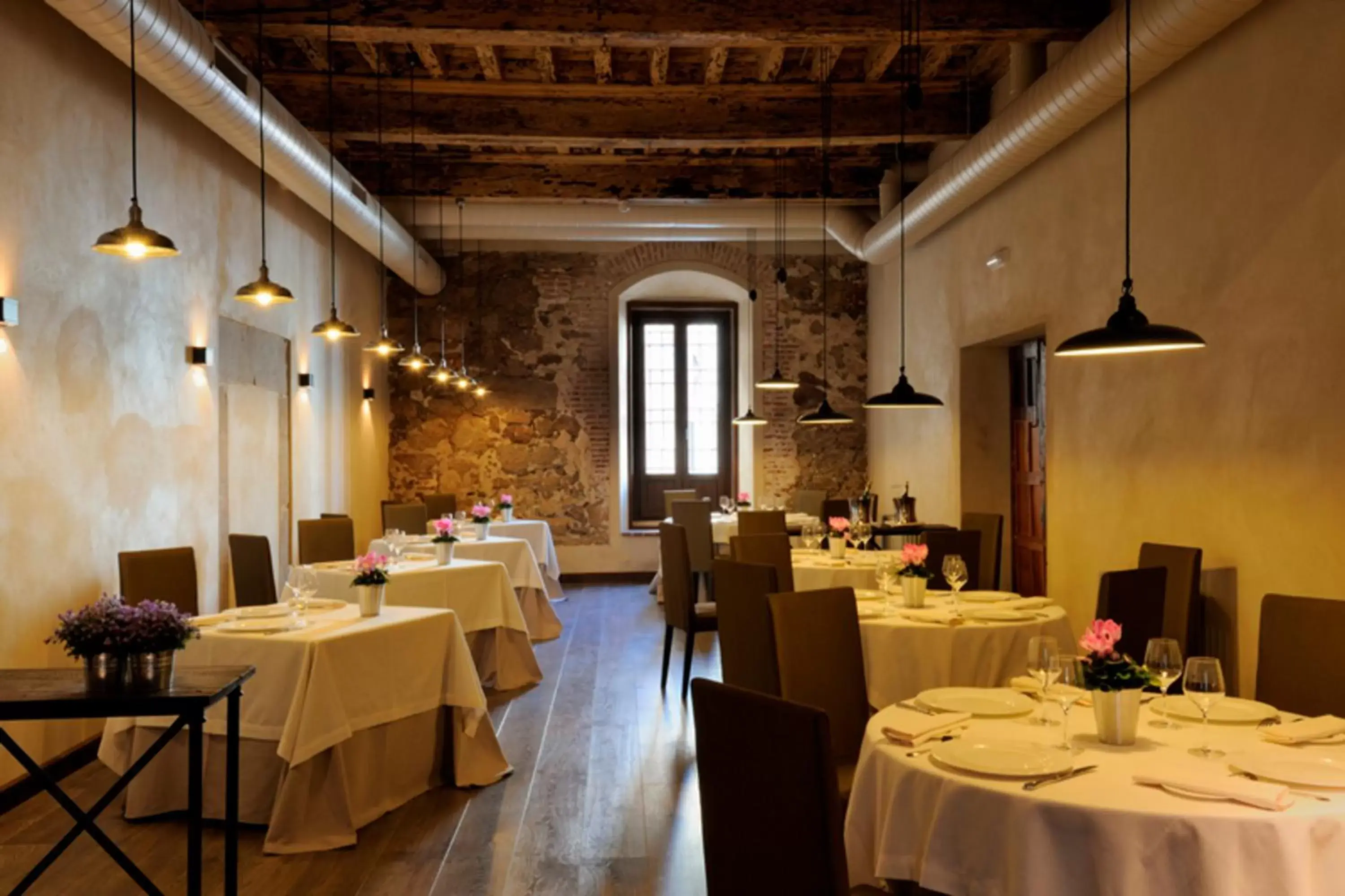 Restaurant/Places to Eat in Palacio Carvajal Girón