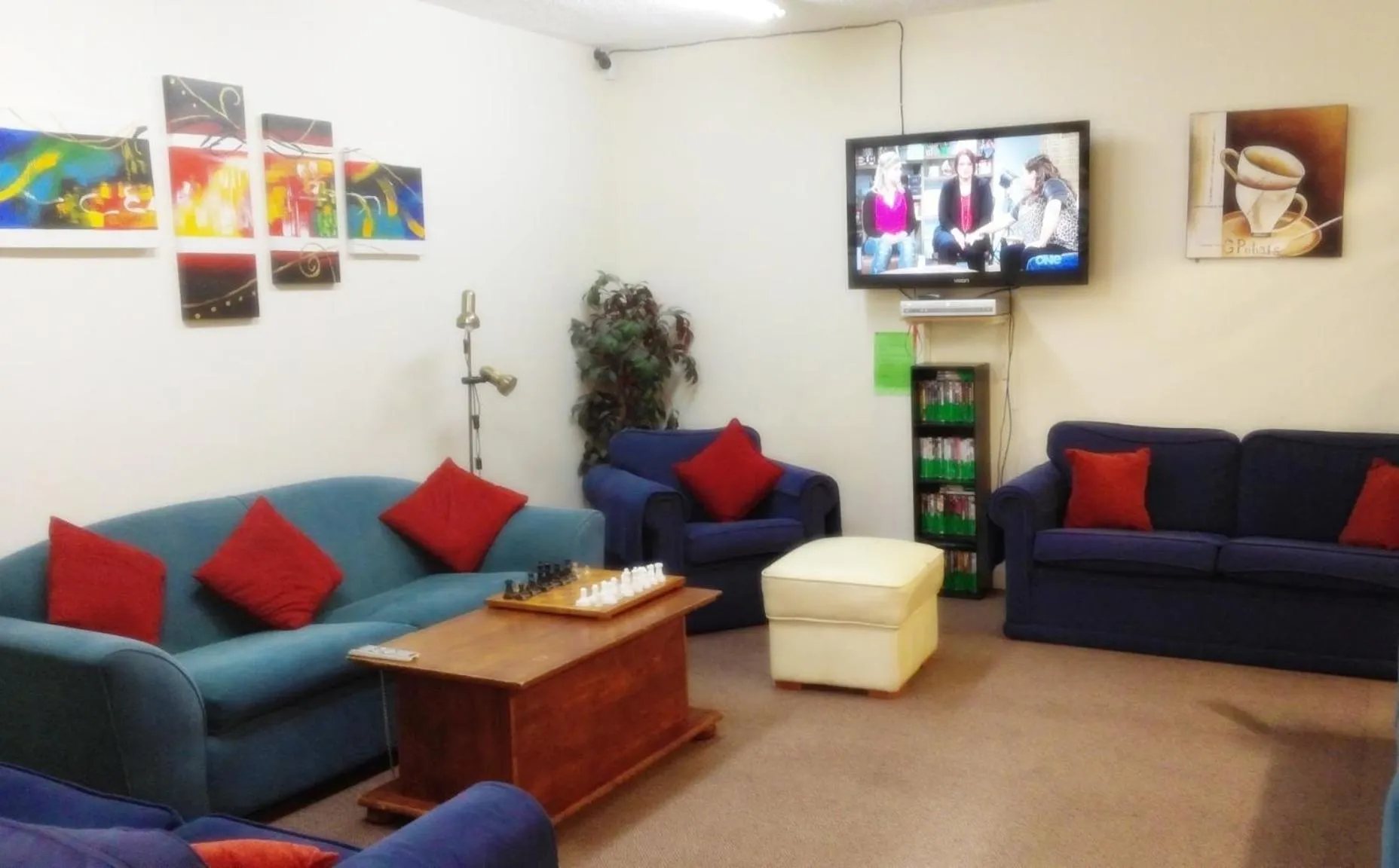 Living room in Backpackers Central Hamilton