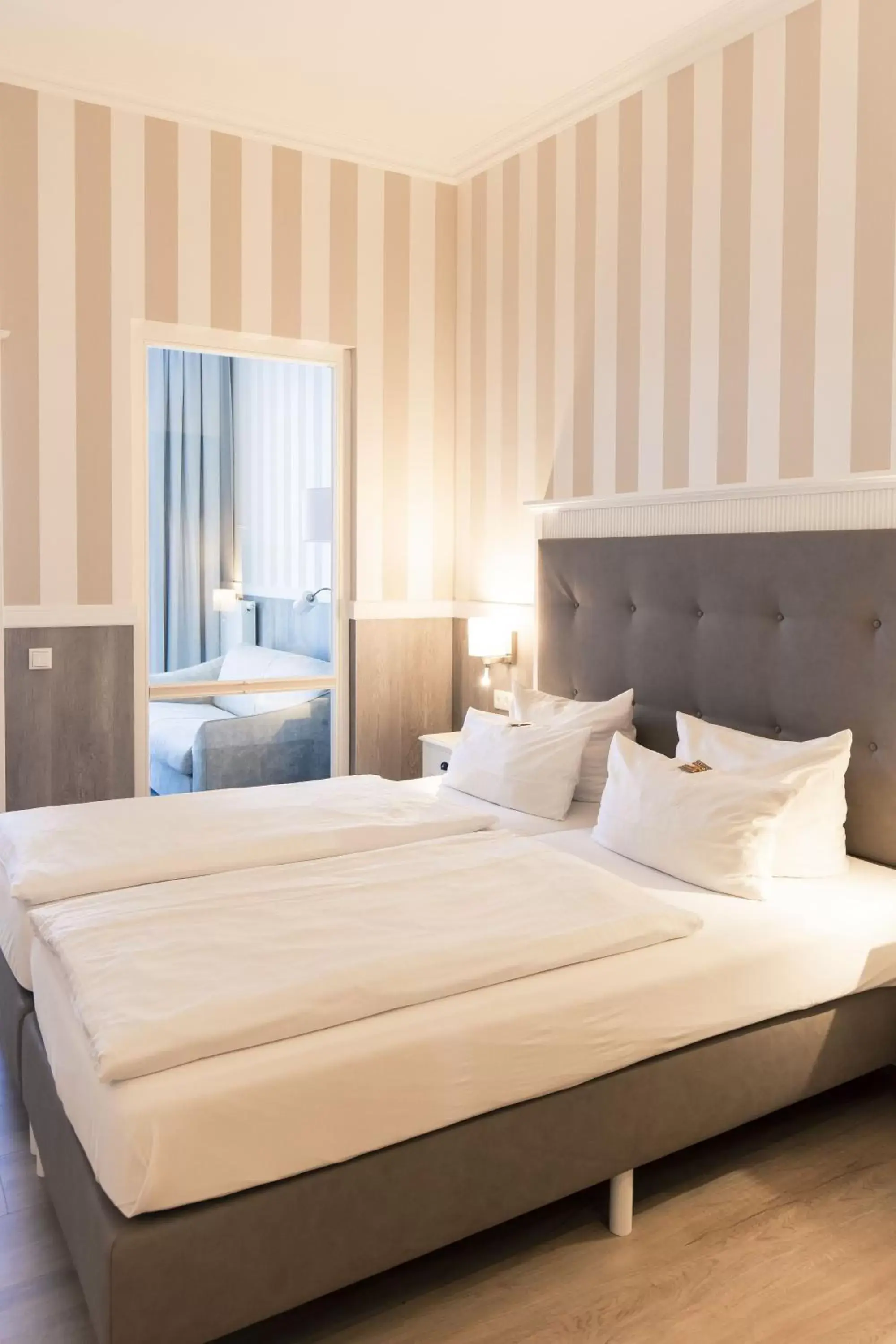Photo of the whole room, Bed in Resort Hotel Vier Jahreszeiten Zingst