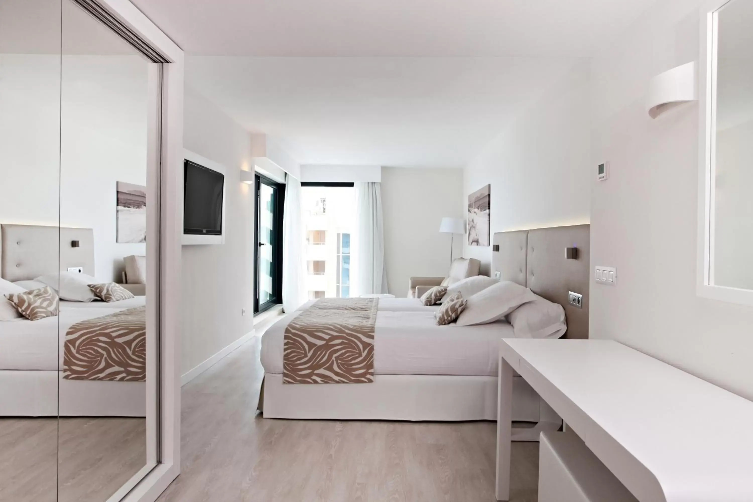 Bedroom, Bed in Iberostar Waves Cala Millor - Adults Only Bedroom, Bed in Iberostar Waves Cala Millor - Adults Only