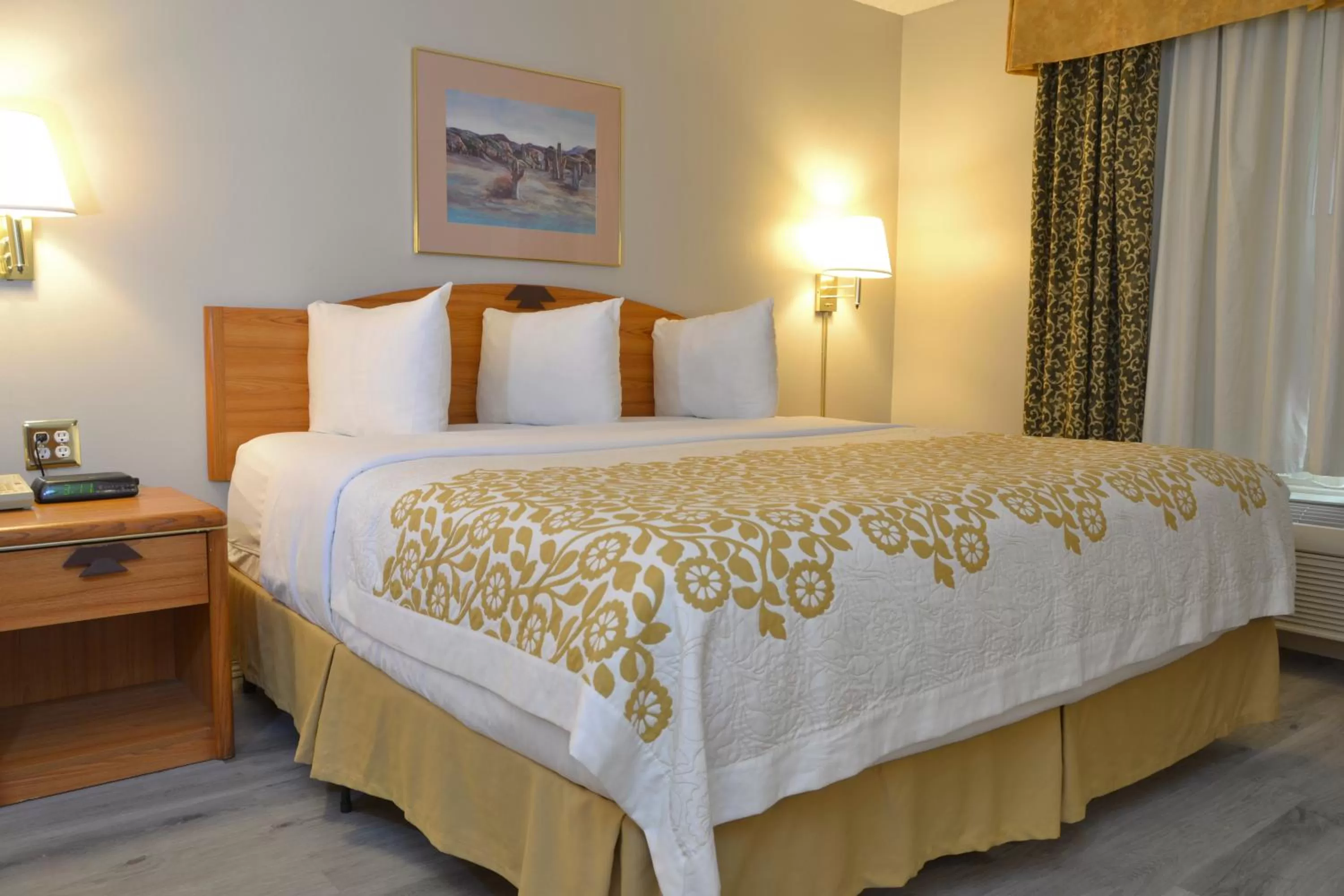 Bedroom, Bed in Days Inn & Suites by Wyndham Airport Albuquerque