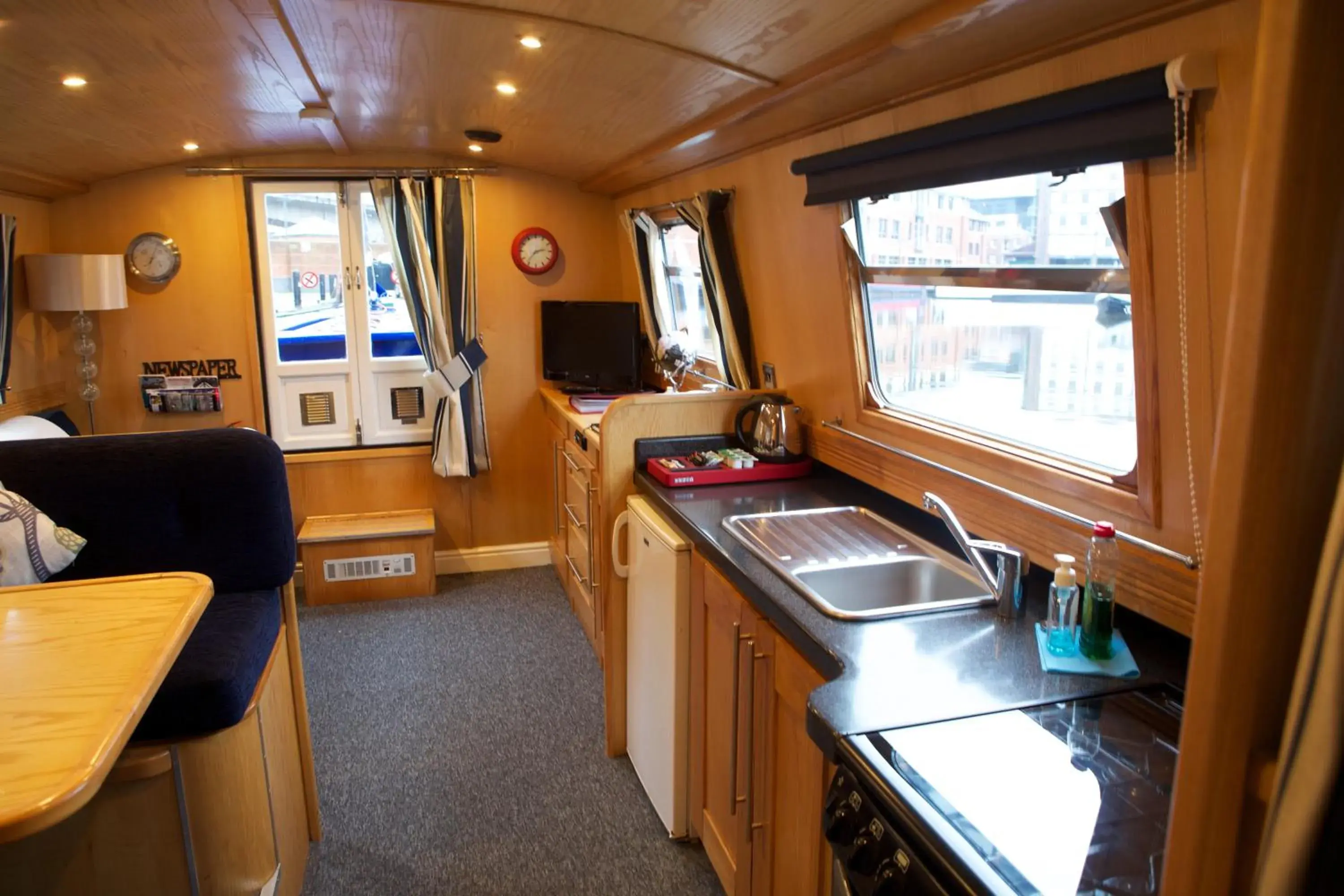 Kitchen or kitchenette, Kitchen/Kitchenette in Houseboat Hotels